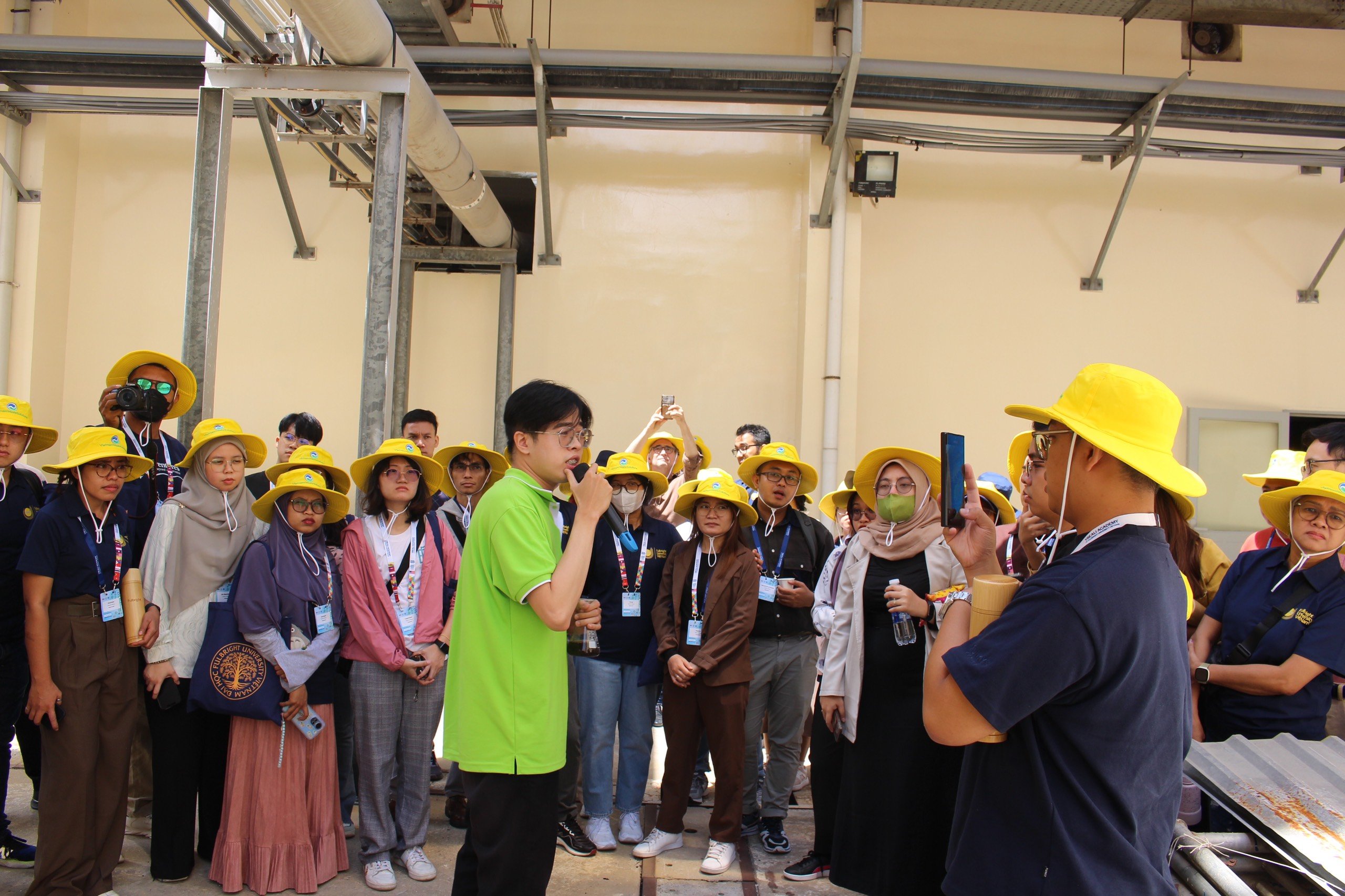 Người trẻ trong v&agrave; ngo&agrave;i nước tham quan c&ocirc;ng nghệ xanh tại VWS- Ảnh 3.