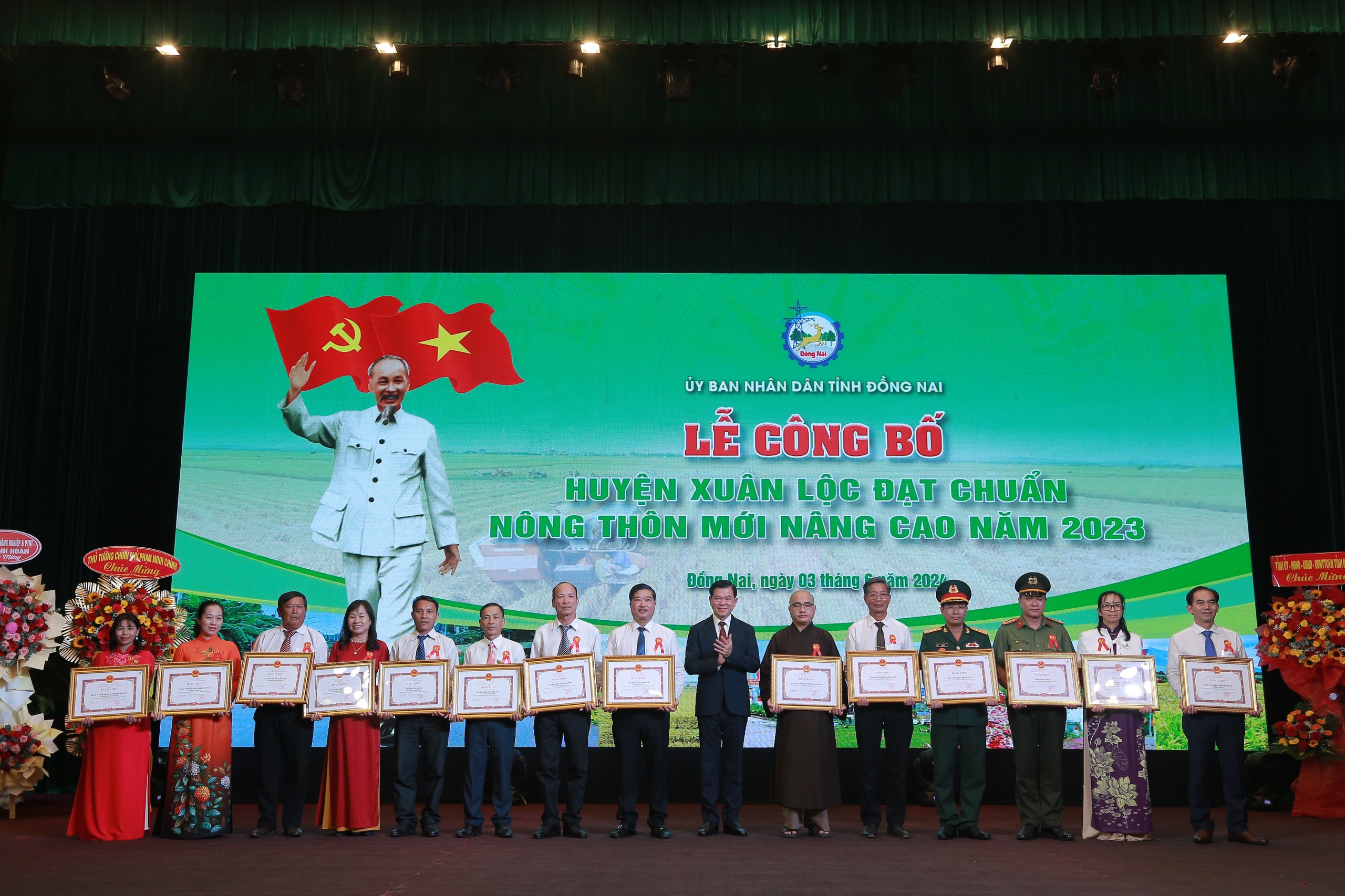 Ph&oacute; Thủ tướng Trần Lưu Quang trao danh hiệu n&ocirc;ng th&ocirc;n mới n&acirc;ng cao cho huyện Xu&acirc;n Lộc, Đồng Nai- Ảnh 4.