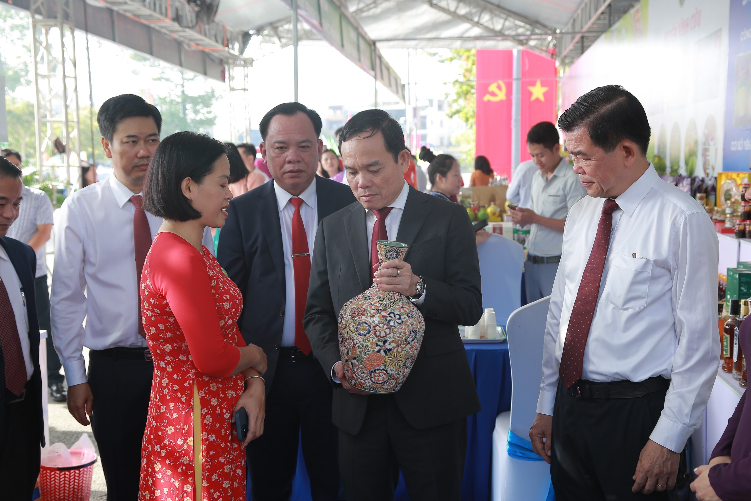 Ph&oacute; Thủ tướng Trần Lưu Quang trao danh hiệu n&ocirc;ng th&ocirc;n mới n&acirc;ng cao cho huyện Xu&acirc;n Lộc, Đồng Nai- Ảnh 2.