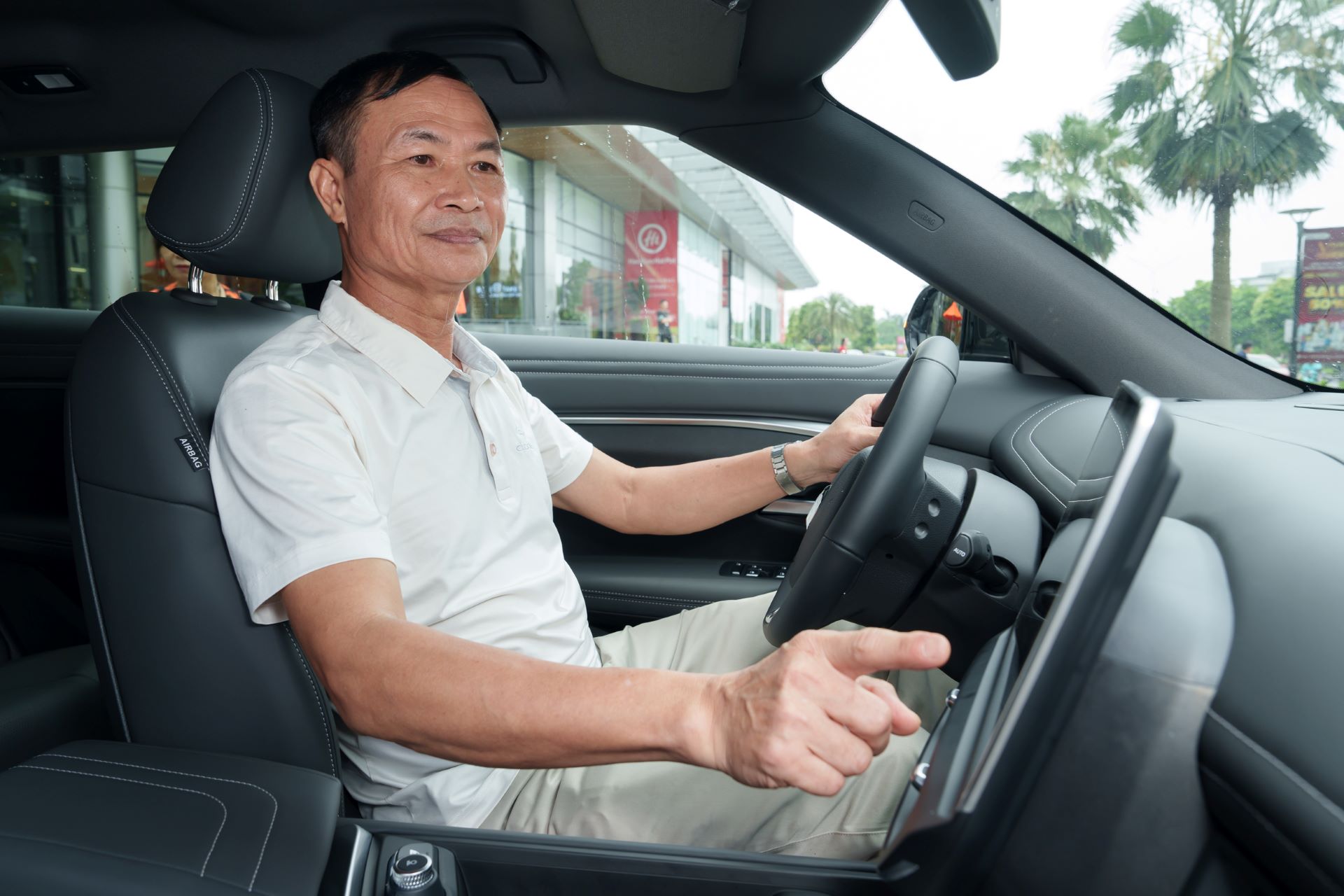 &Ocirc;ng Huynh đ&aacute;nh gi&aacute; cao c&ocirc;ng nghệ an to&agrave;n tr&ecirc;n VF 7