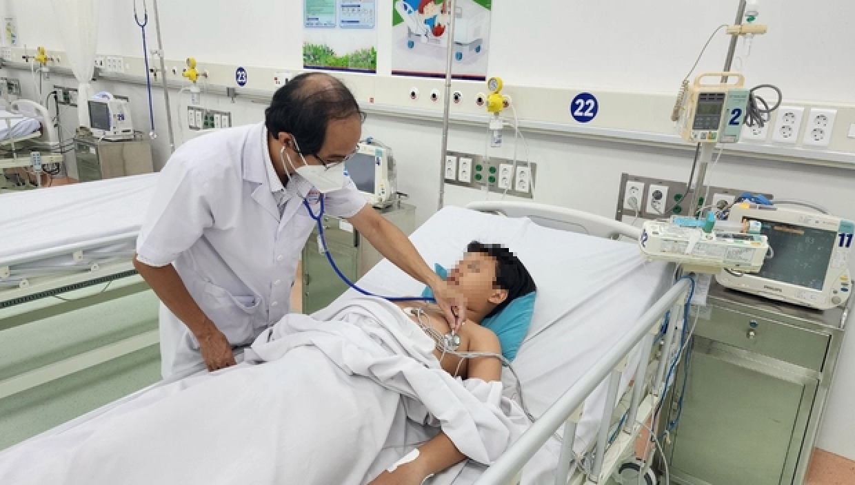 Vụ ngộ độc b&aacute;nh m&igrave; ở Đồng Nai: Bệnh nhi nặng nhất tử vong- Ảnh 1.
