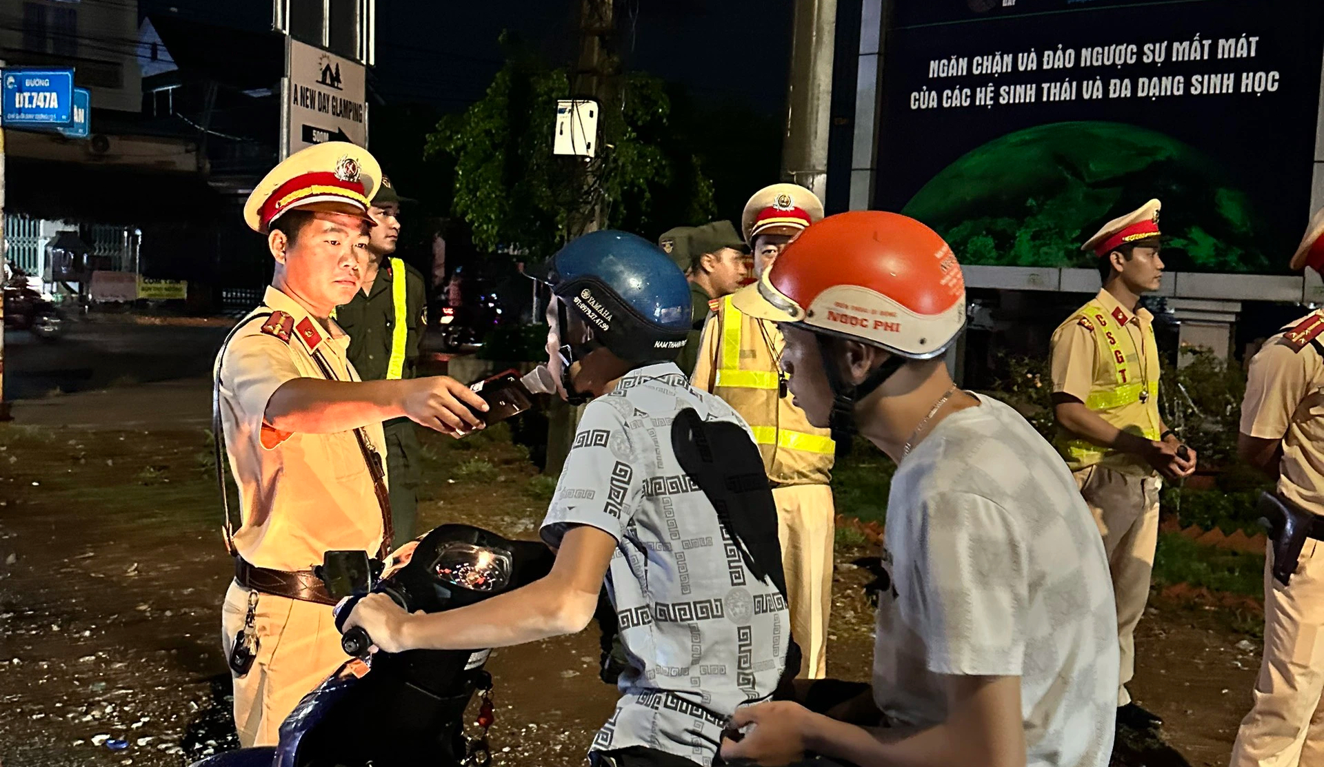 Một địa phương của Bình Dương xử phạt nồng độ cồn hơn 26 tỉ đồng- Ảnh 1.