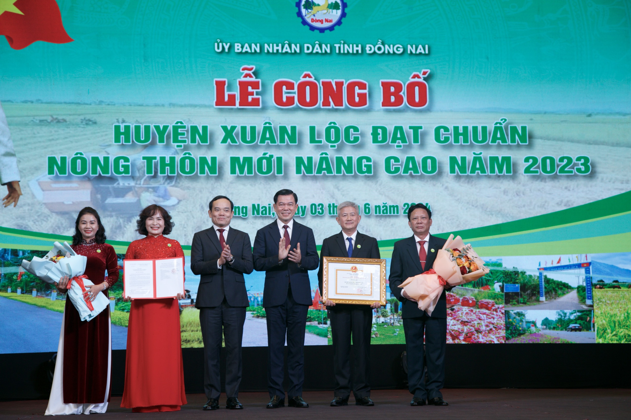 Ph&oacute; Thủ tướng Trần Lưu Quang trao danh hiệu n&ocirc;ng th&ocirc;n mới n&acirc;ng cao cho huyện Xu&acirc;n Lộc, Đồng Nai- Ảnh 1.