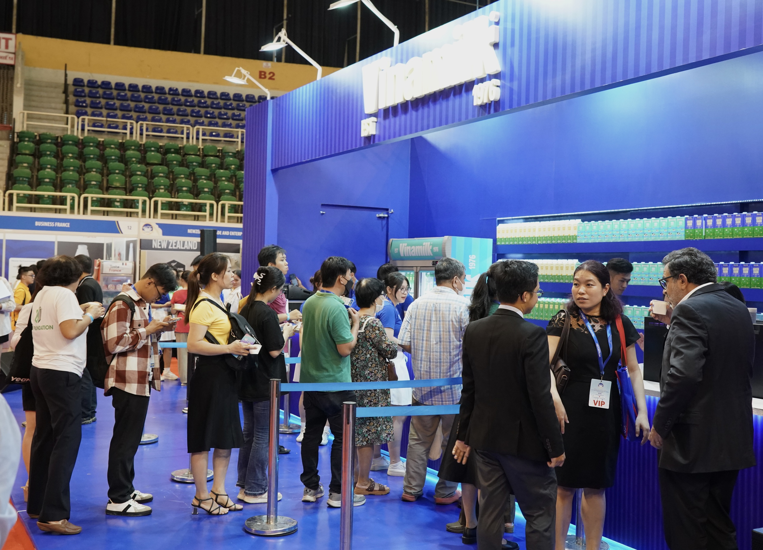 Sức h&uacute;t của Vinamilk tại triển l&atilde;m quốc tế chuy&ecirc;n ng&agrave;nh sữa- Ảnh 2.