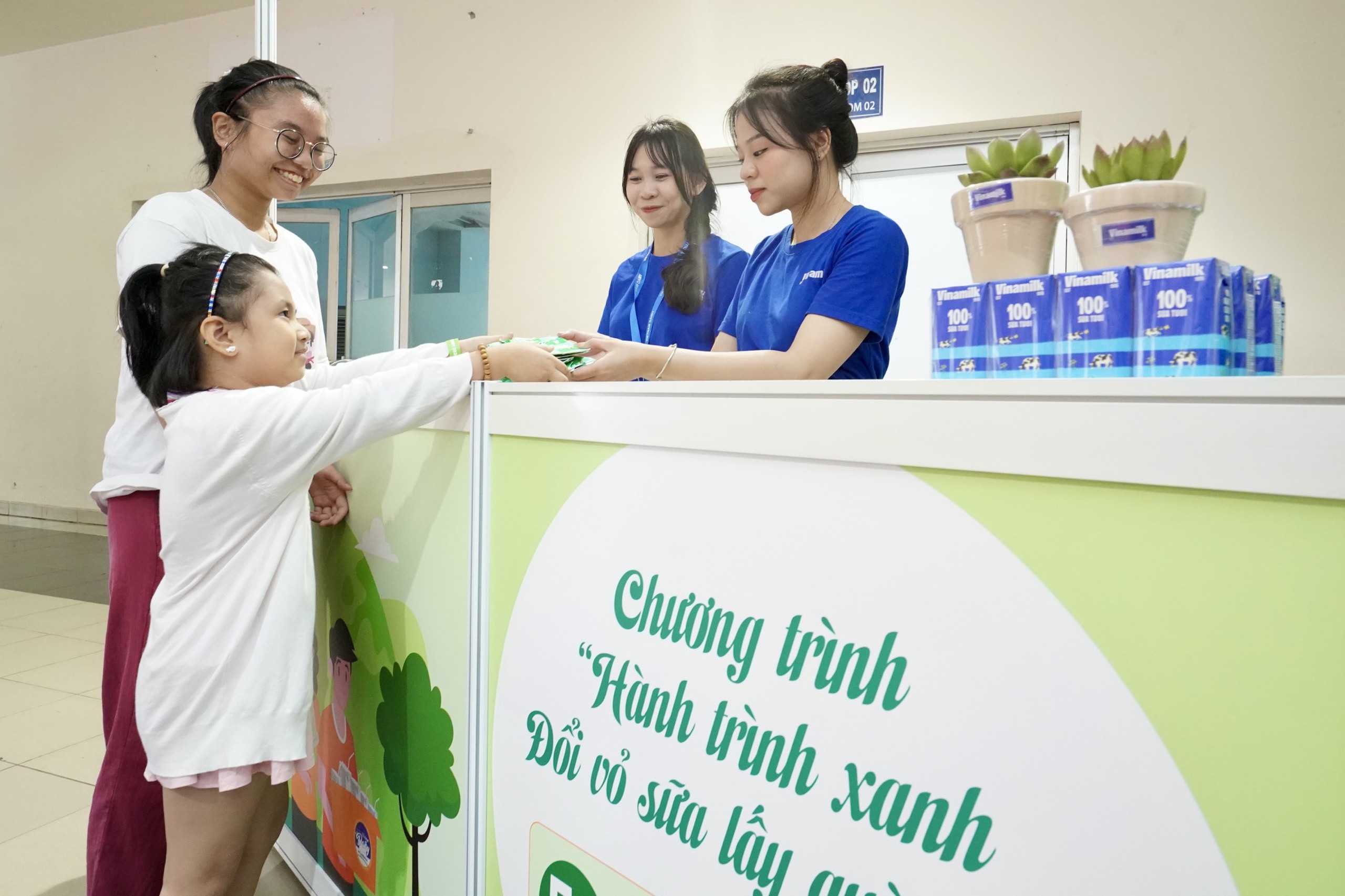 Sức h&uacute;t của Vinamilk tại triển l&atilde;m quốc tế chuy&ecirc;n ng&agrave;nh sữa- Ảnh 4.