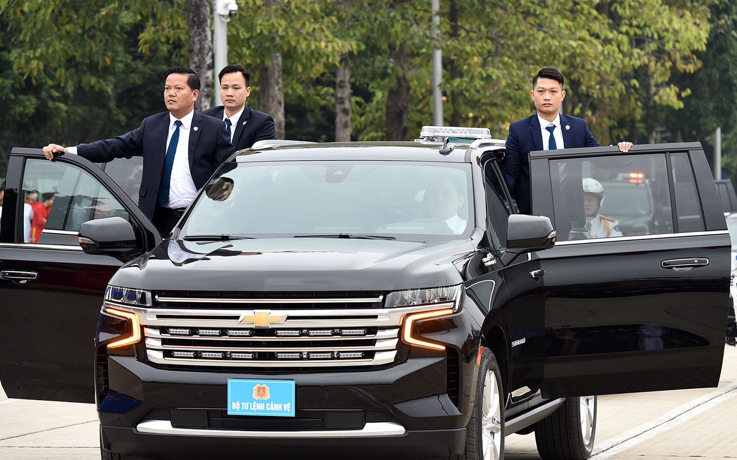Có nên “luật hoá” Bộ trưởng Công an được quyết định áp dụng biện pháp cảnh vệ khi cần?