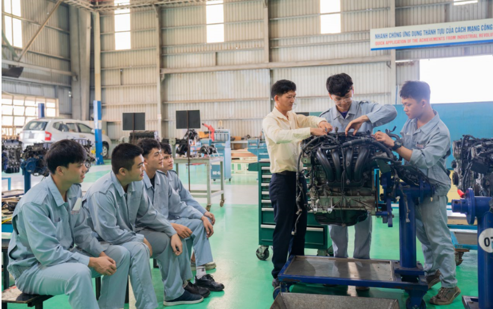 Ph&aacute;t triển đội ngũ nh&acirc;n sự c&ocirc;ng nghiệp thế hệ mới- Ảnh 2.