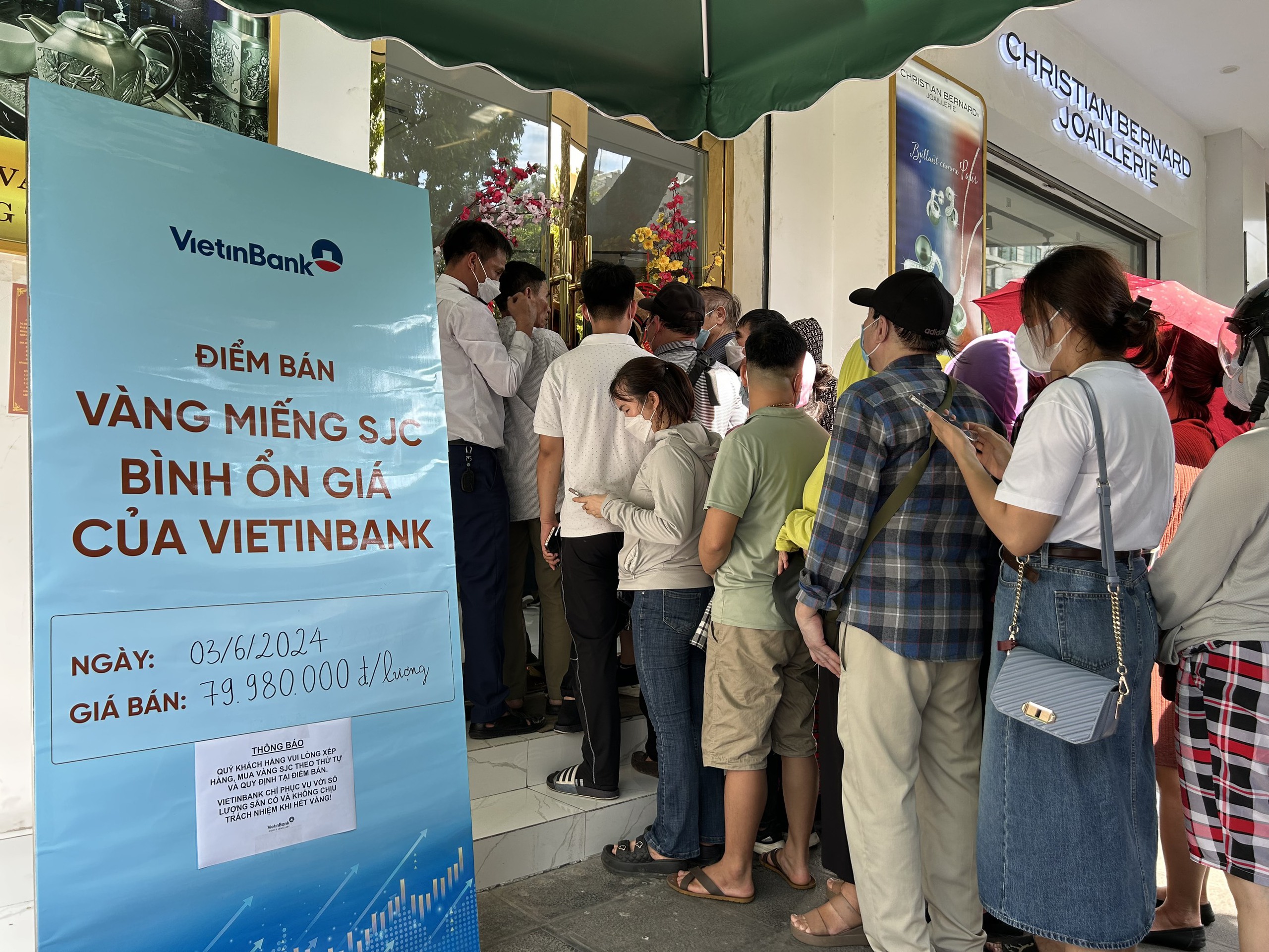 Bộ Tài chính nói gì về đề xuất đánh thuế giao dịch vàng?- Ảnh 1.