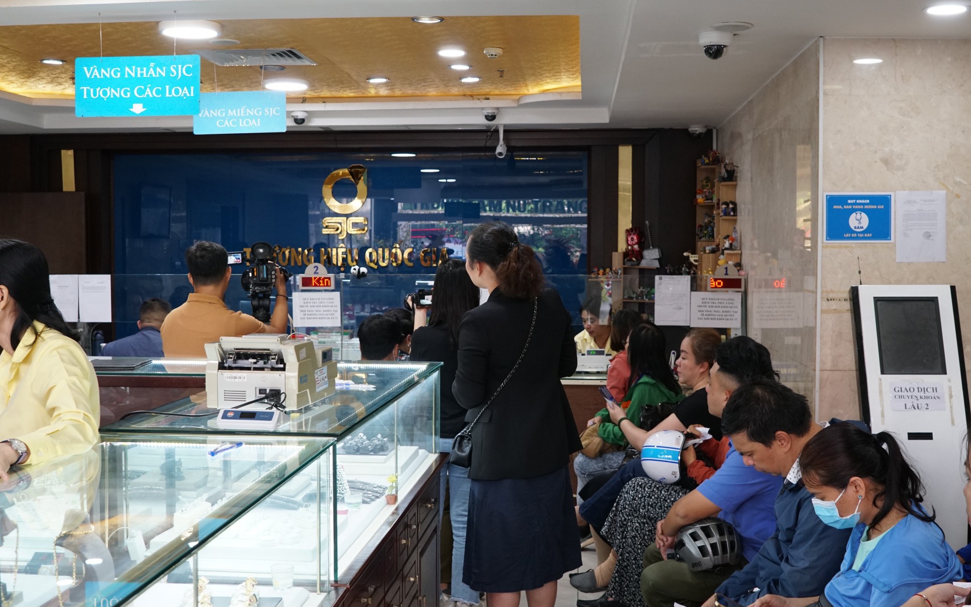 Giá vàng SJC xuống dưới 80 triệu đồng/lượng