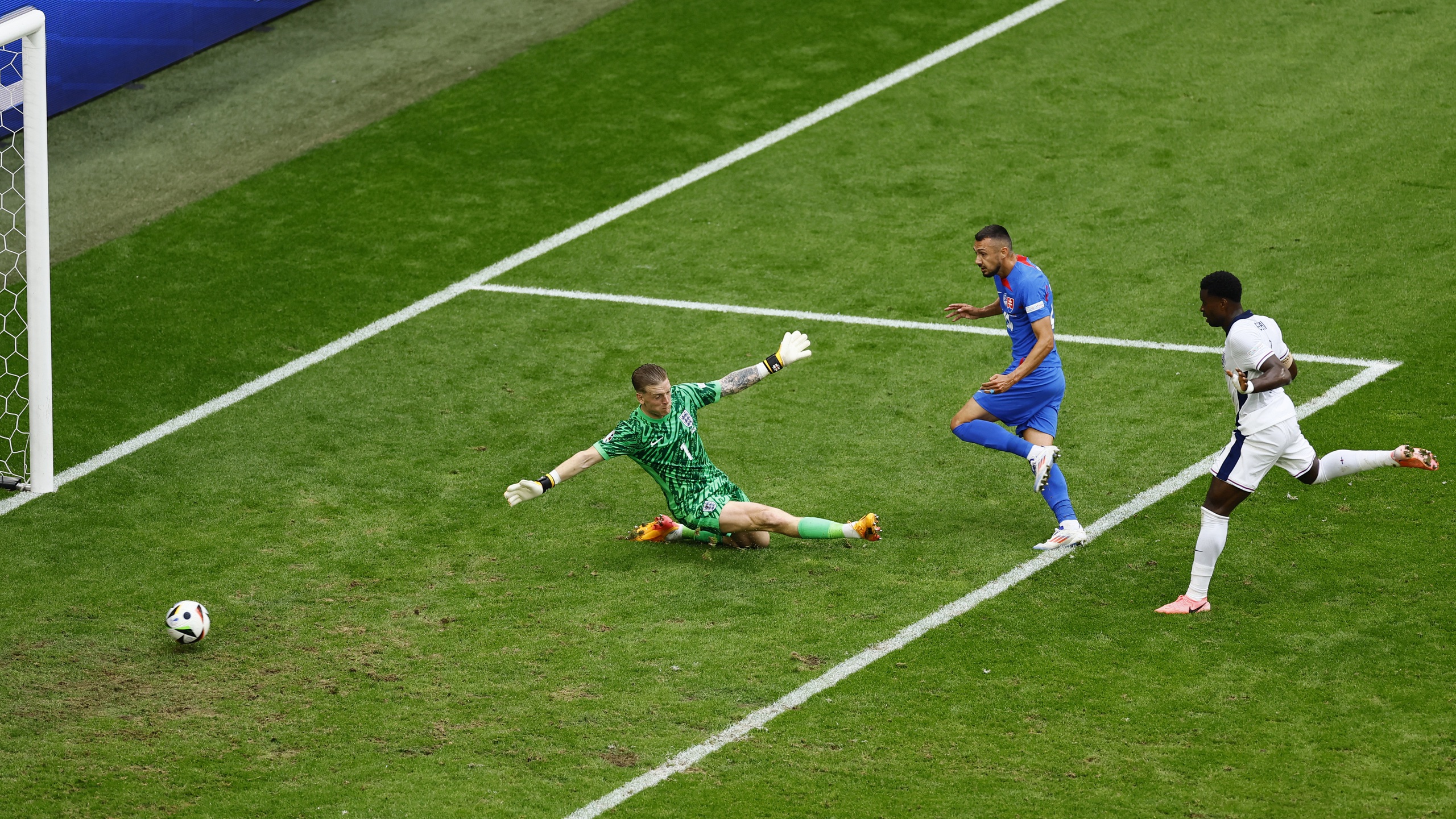 Euro 2024: Bellingham hóa người hùng, tuyển Anh trở về từ