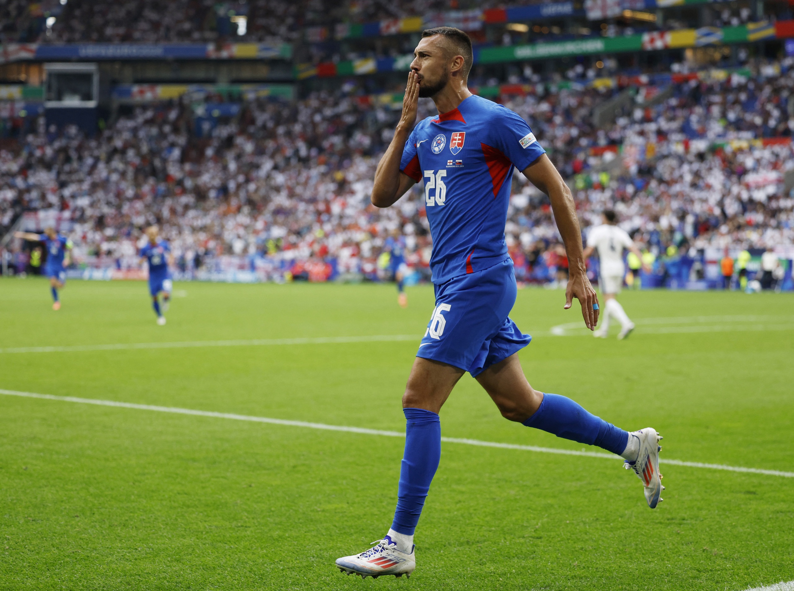 Euro 2024: Bellingham hóa người hùng, tuyển Anh trở về từ