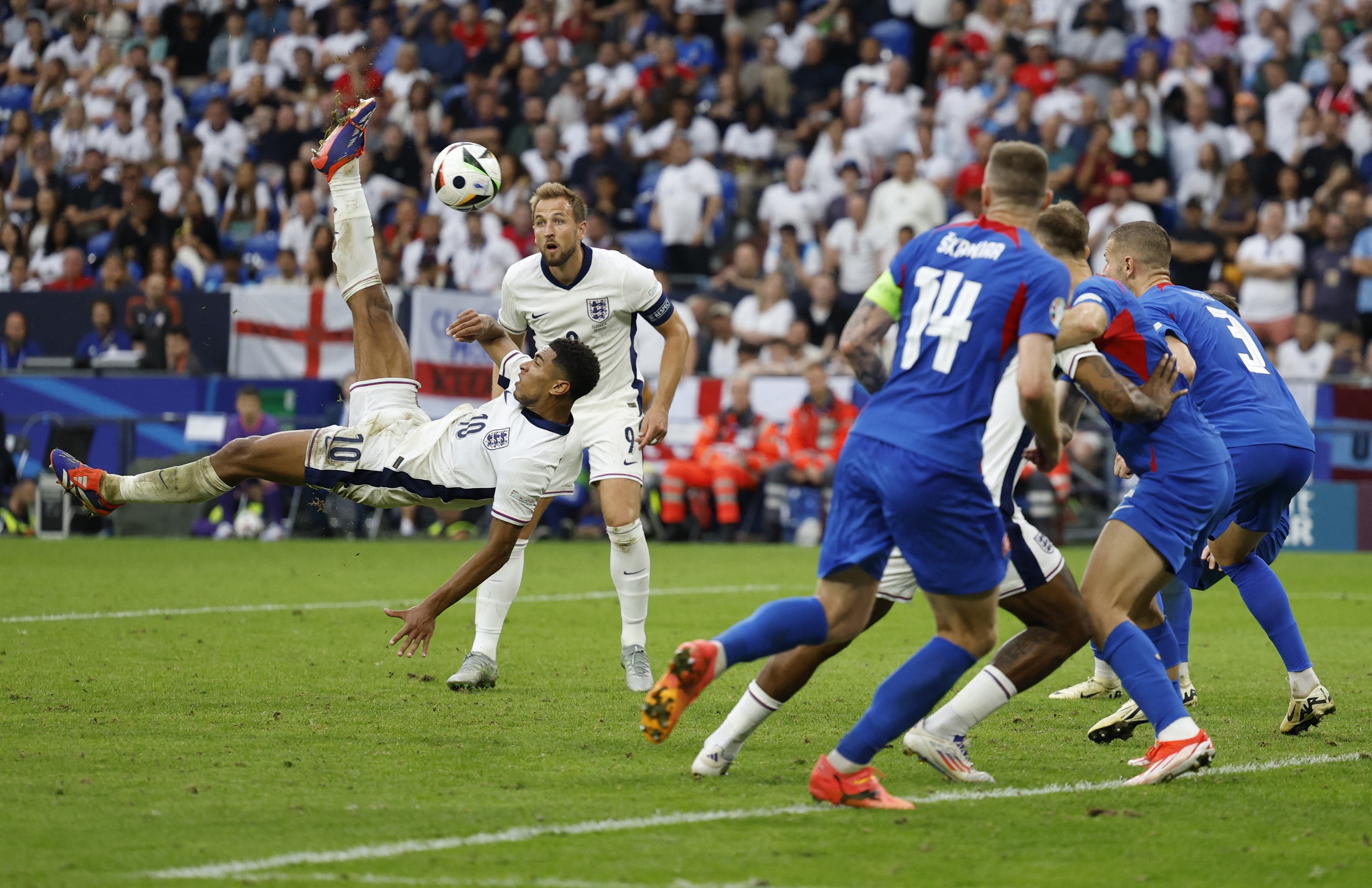 Euro 2024: Bellingham hóa người hùng, tuyển Anh trở về từ