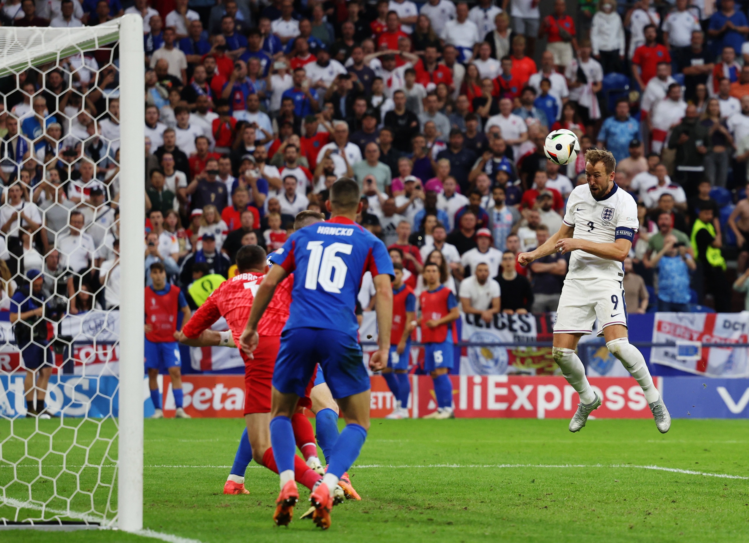 Euro 2024: Bellingham hóa người hùng, tuyển Anh trở về từ