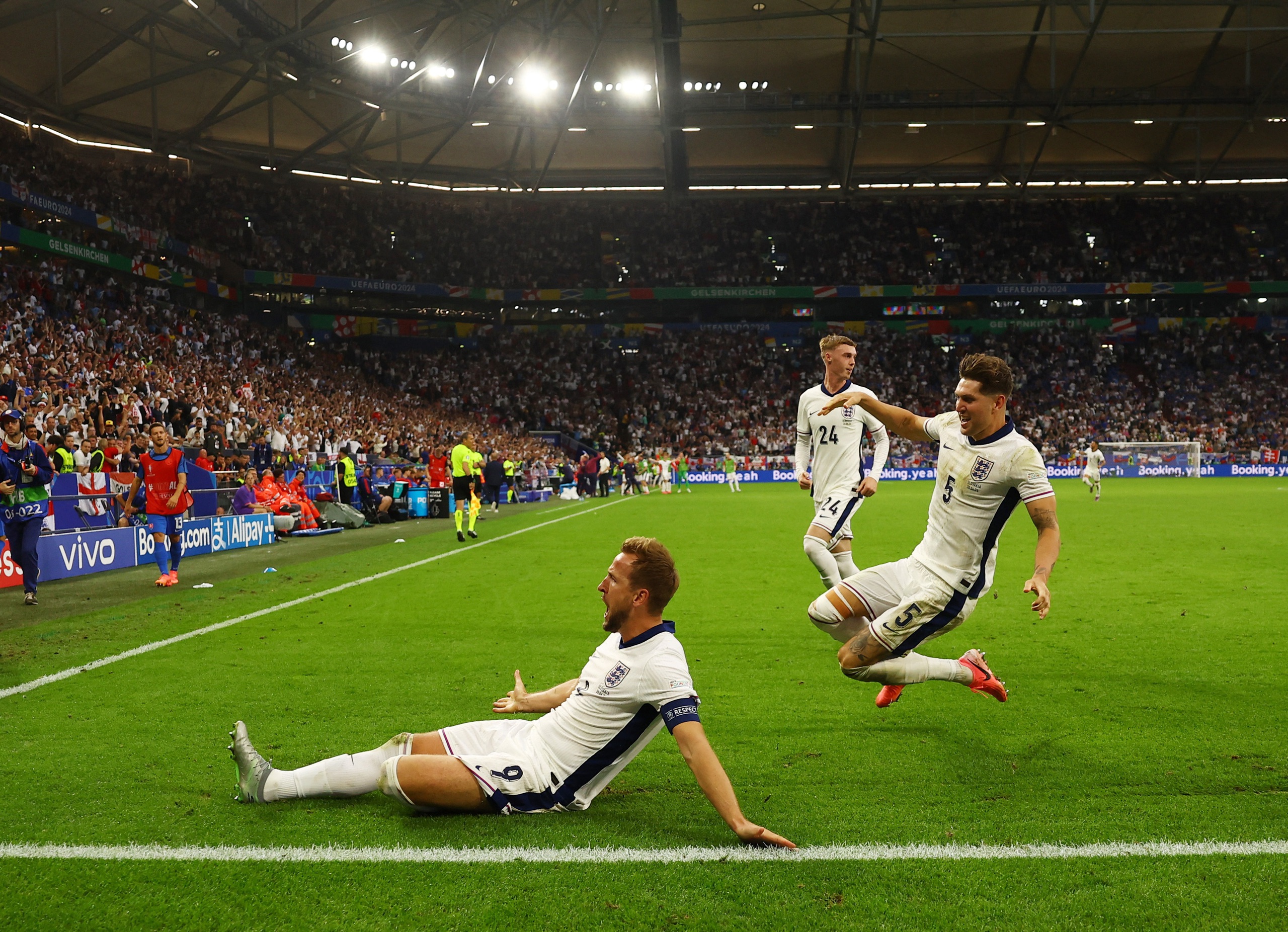 Euro 2024: Bellingham hóa người hùng, tuyển Anh trở về từ