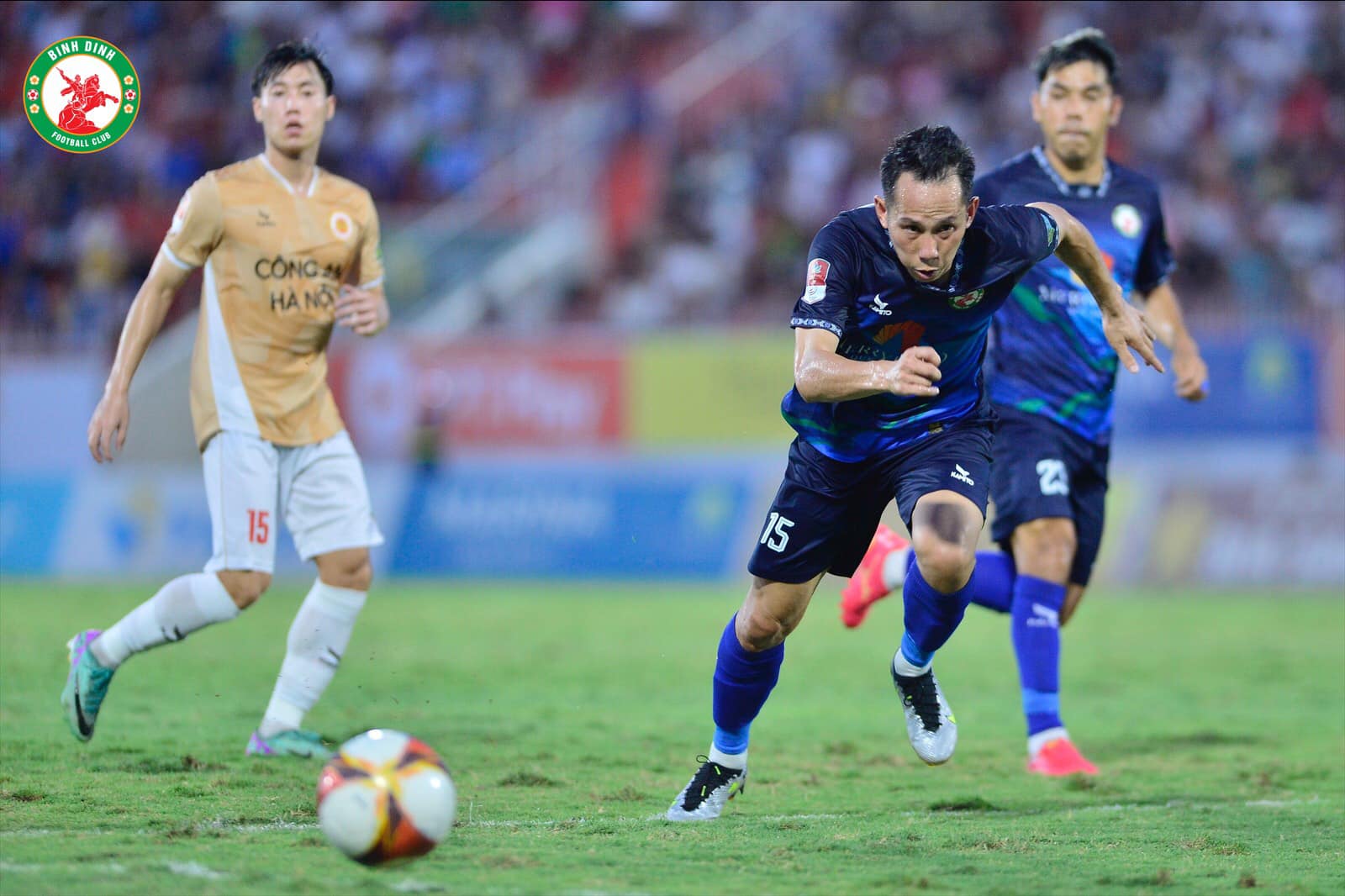 Đặng Văn Lâm so tài Nguyễn Filip trong ngày Bình Định lên ngôi á quân V-League- Ảnh 3.