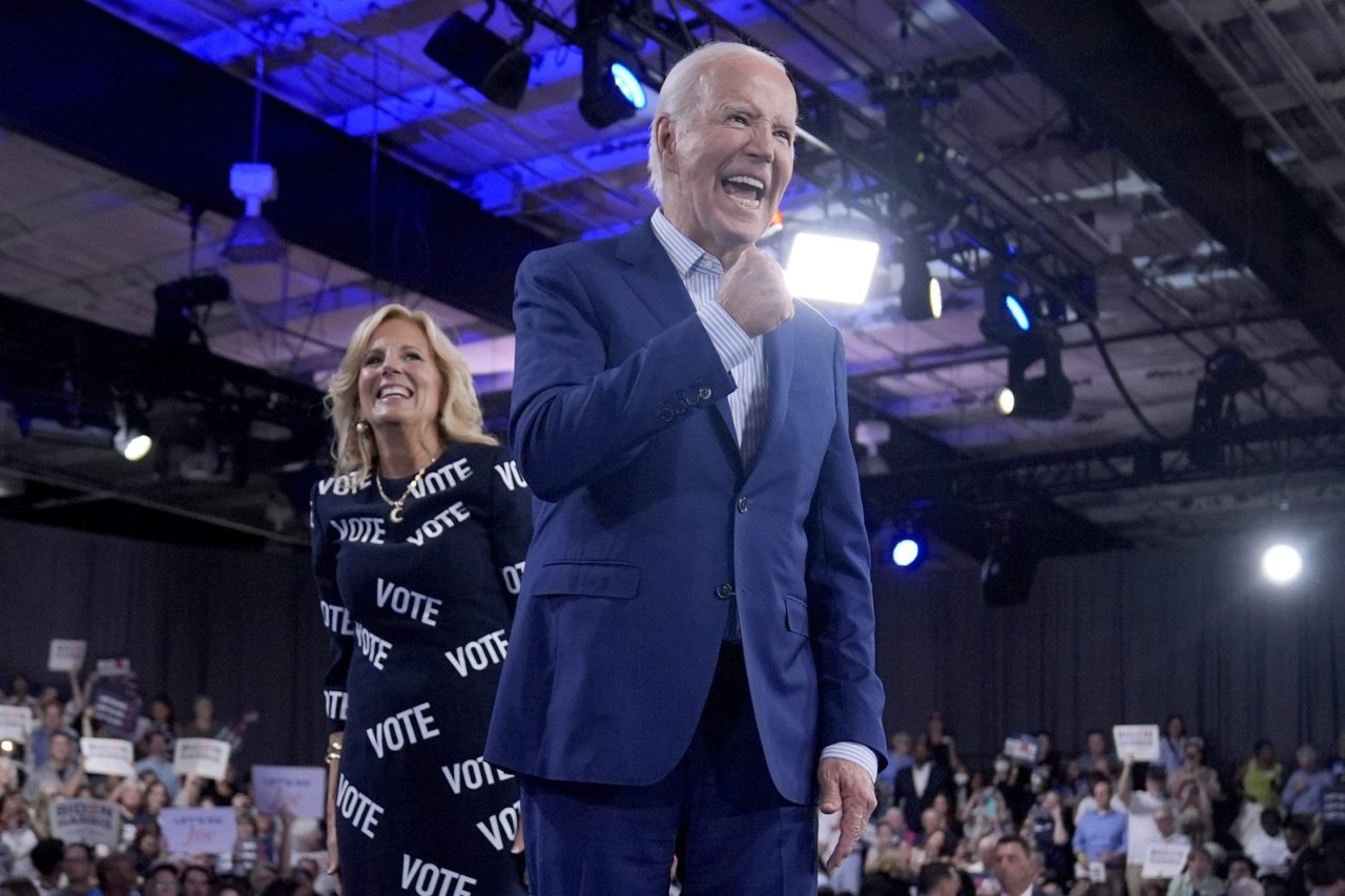 Tổng thống Joe Biden và đệ nhất phu nhân Jill Biden tại một cuộc vận động tranh cử vào thứ sáu tại Raleigh bang Bắc Carolina. Ảnh: Fortune