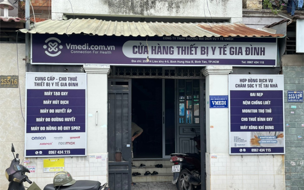 Truyền nước biển tại… quán cà phê