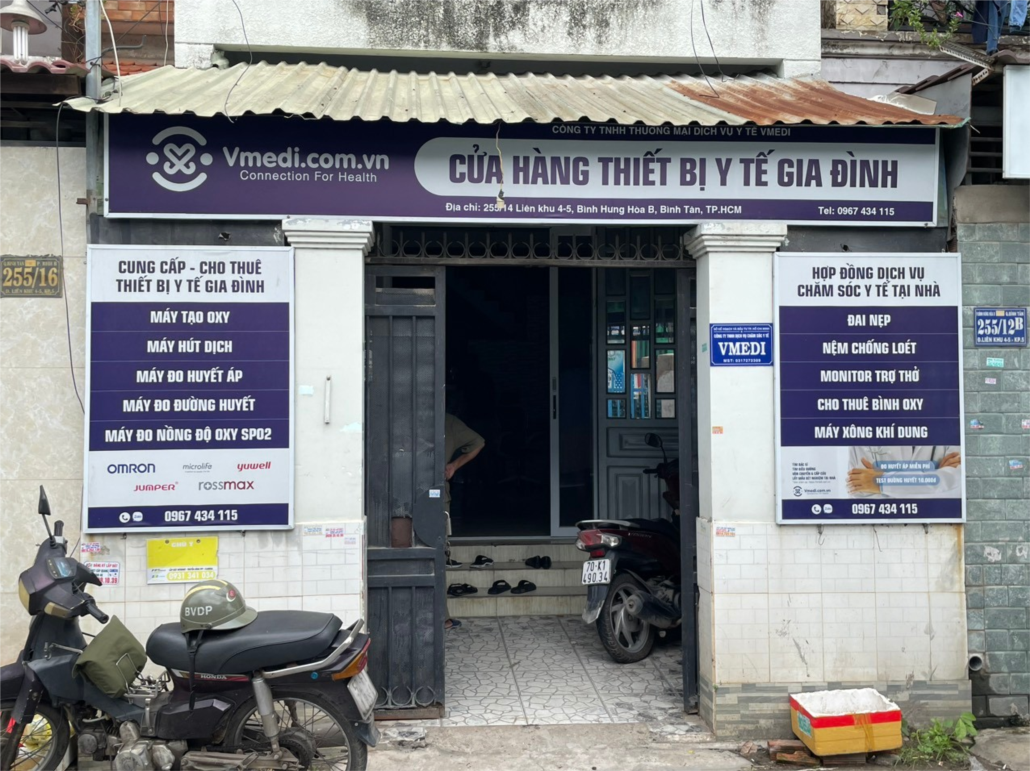 Truyền nước biển tại&hellip; qu&aacute;n c&agrave; ph&ecirc;- Ảnh 1.