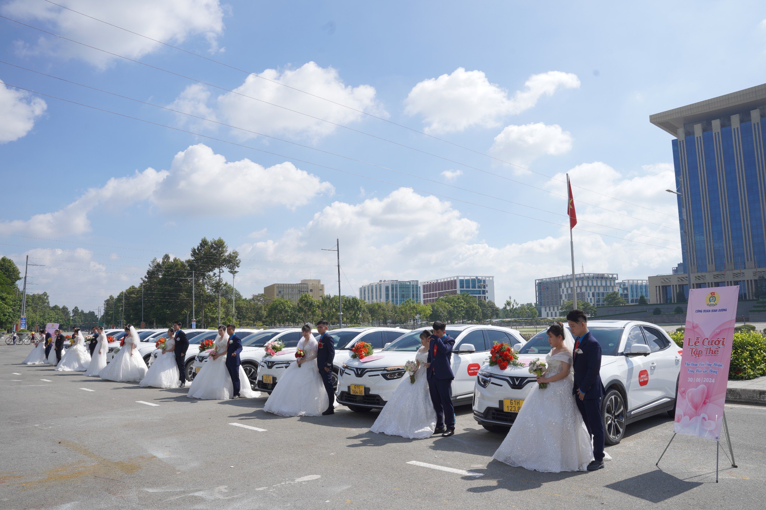 Sự kiện "trong mơ" của c&aacute;c cặp đ&ocirc;i chưa c&oacute; điều kiện tổ chức lễ cưới ở B&igrave;nh Dương - Ảnh 1.
