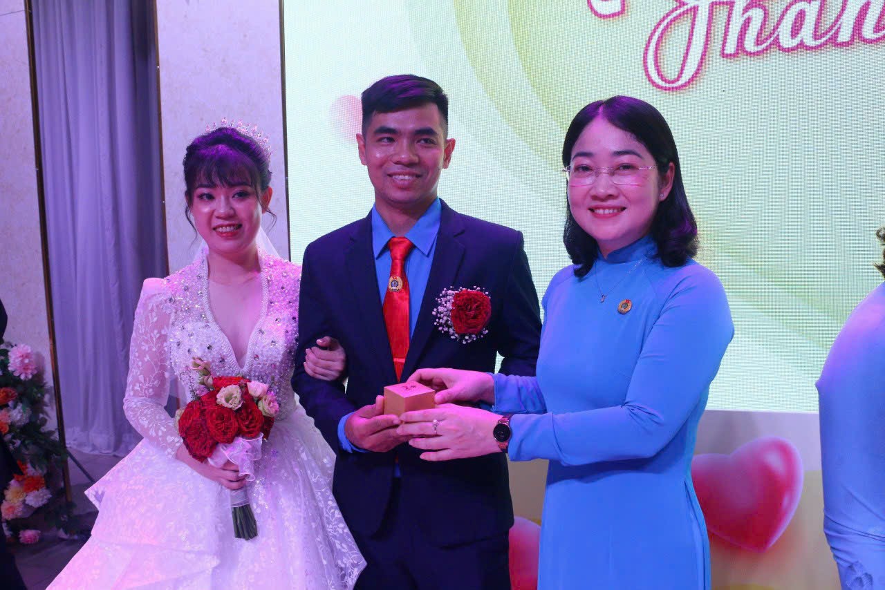Sự kiện "trong mơ" của c&aacute;c cặp đ&ocirc;i chưa c&oacute; điều kiện tổ chức lễ cưới ở B&igrave;nh Dương - Ảnh 6.