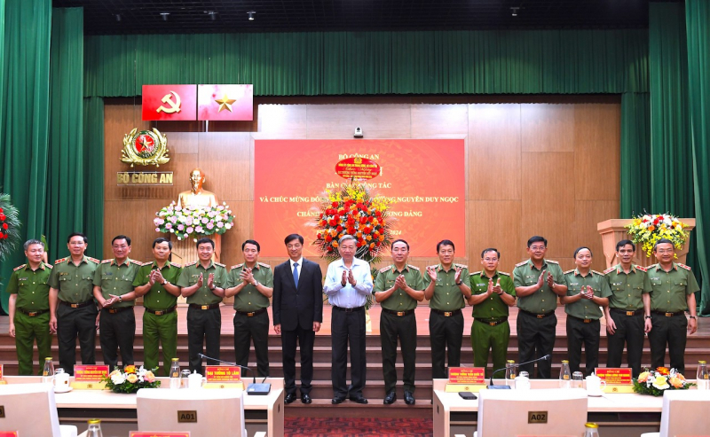 Thượng tướng Nguyễn Duy Ngọc b&agrave;n giao c&ocirc;ng t&aacute;c tại Bộ C&ocirc;ng an- Ảnh 1.