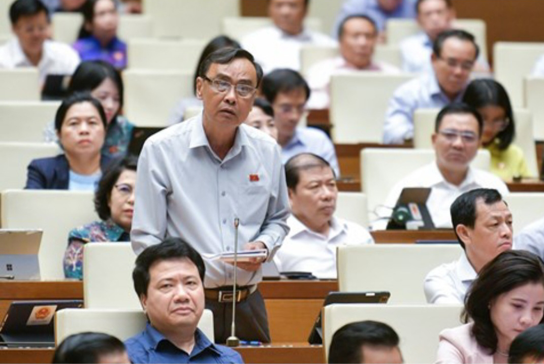 Đại biểu Nguyễn Minh Ho&agrave;ng (Đo&agrave;n TP HCM) tham gia chất vấn.Ảnh: L&Acirc;M HIỂN