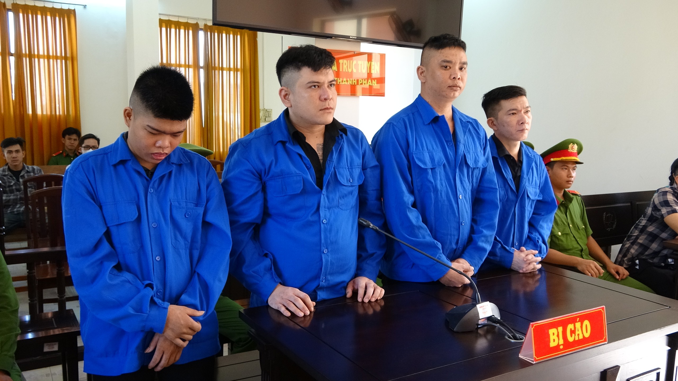Một tiểu thương ở Ki&ecirc;n Giang bị ch&eacute;m su&yacute;t chết v&igrave; ph&aacute;t loa b&aacute;n t&ocirc;m gi&aacute; rẻ- Ảnh 1.