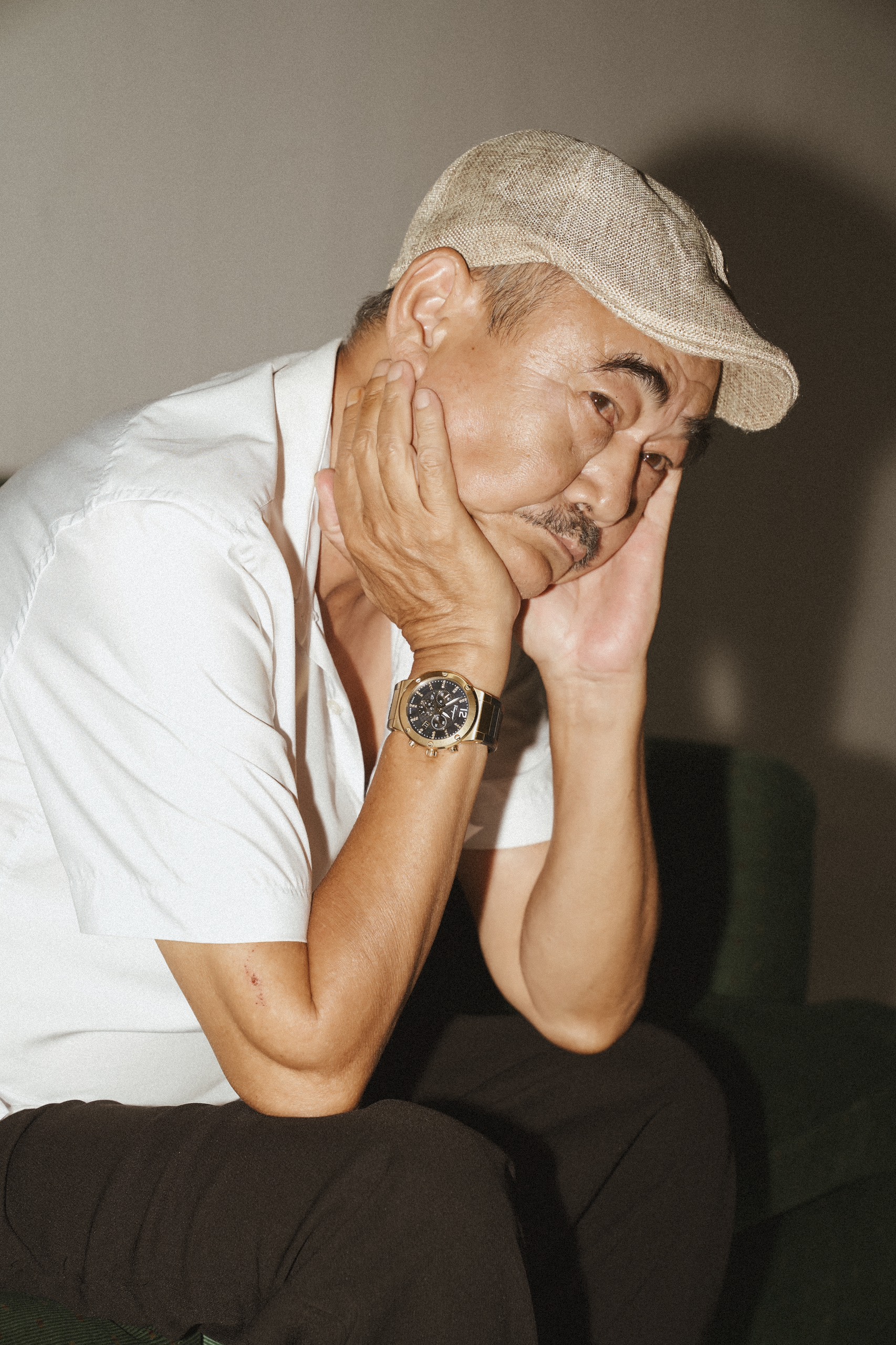 NSND Việt Anh chụp hình cho phim