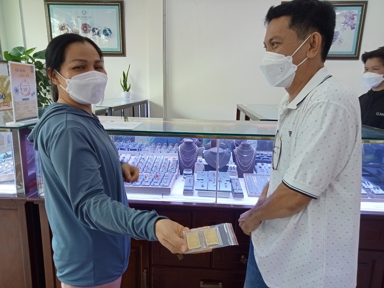Giá vàng hôm nay, 5-6: Đảo chiều sụt giảm- Ảnh 1.