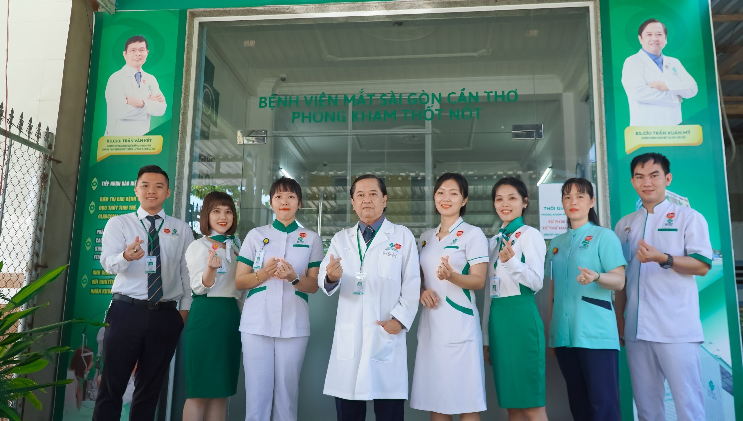 Kh&aacute;ch h&agrave;ng trải nghiệm hệ thống ph&ograve;ng kh&aacute;m vệ tinh về mắt- Ảnh 3.