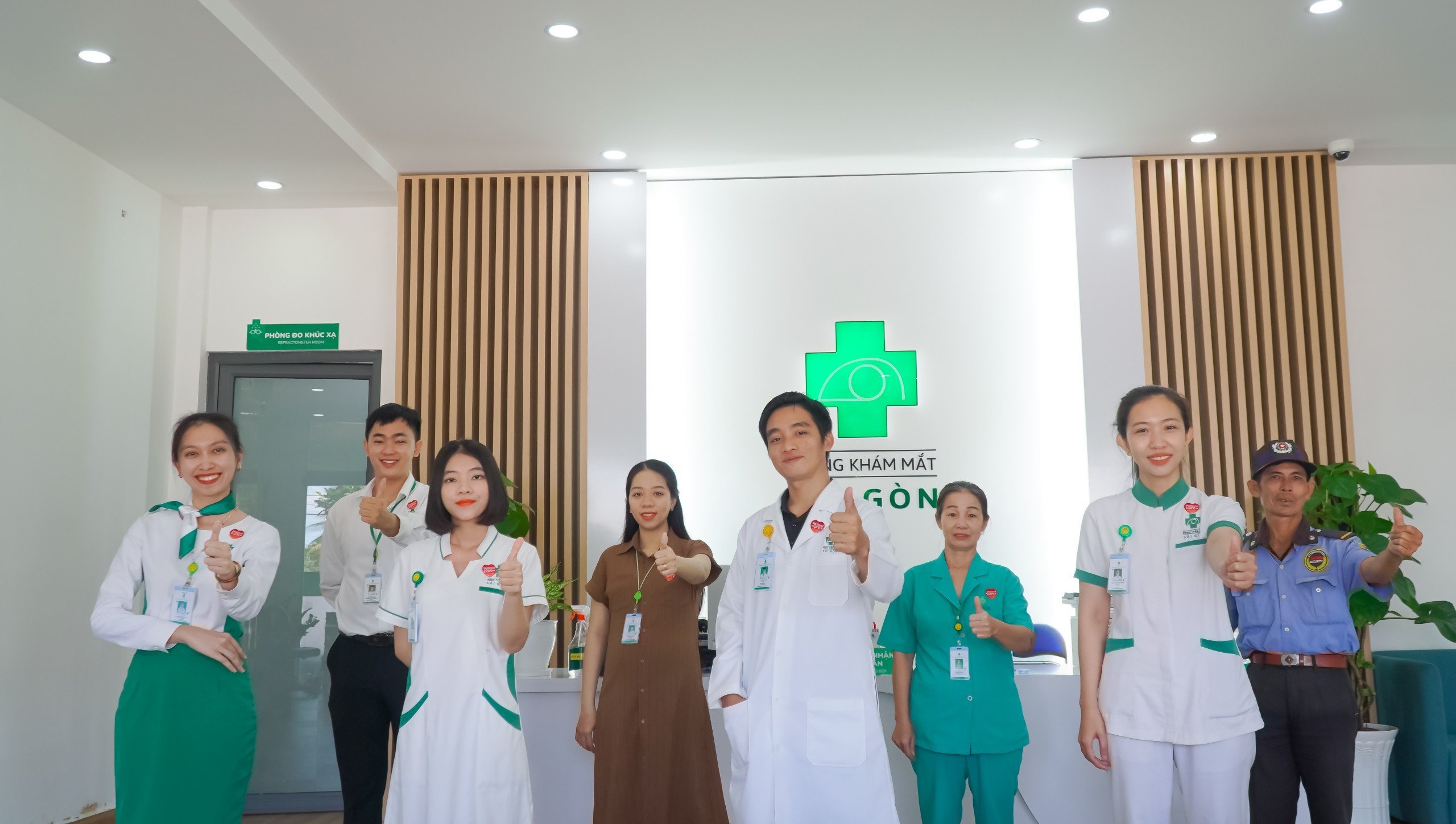 Kh&aacute;ch h&agrave;ng trải nghiệm hệ thống ph&ograve;ng kh&aacute;m vệ tinh về mắt- Ảnh 4.