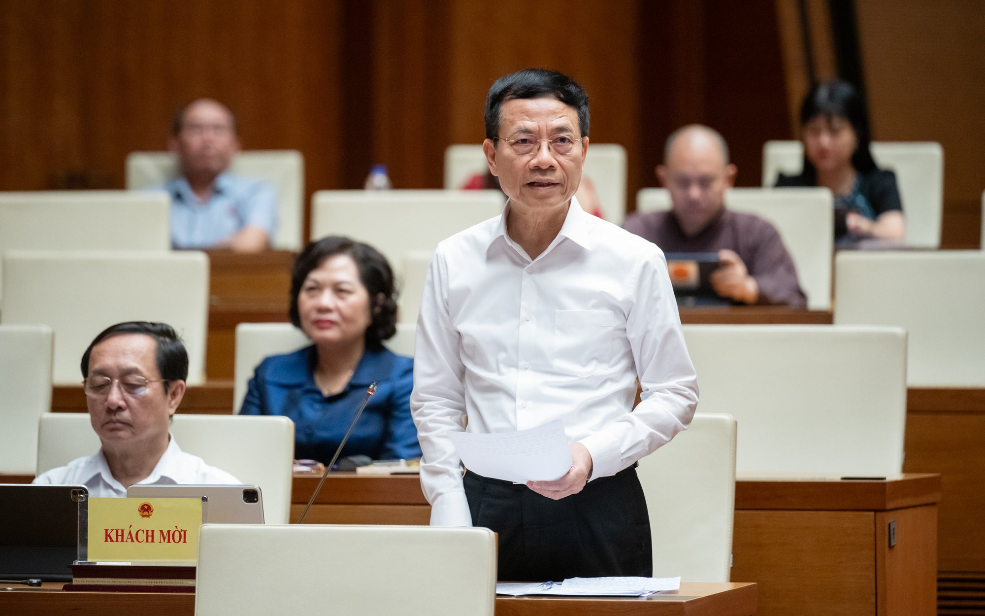 Bộ trưởng Nguyễn Mạnh Hùng: Không thể dùng sức người để quản lý thương mại điện tử
