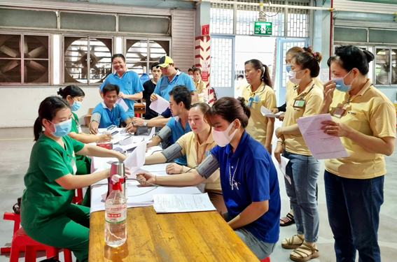 C&ocirc;ng ty TNHH Shyang Hung Cheng tổ chức kh&aacute;m sức khỏe miễn ph&iacute; cho c&ocirc;ng nh&acirc;n