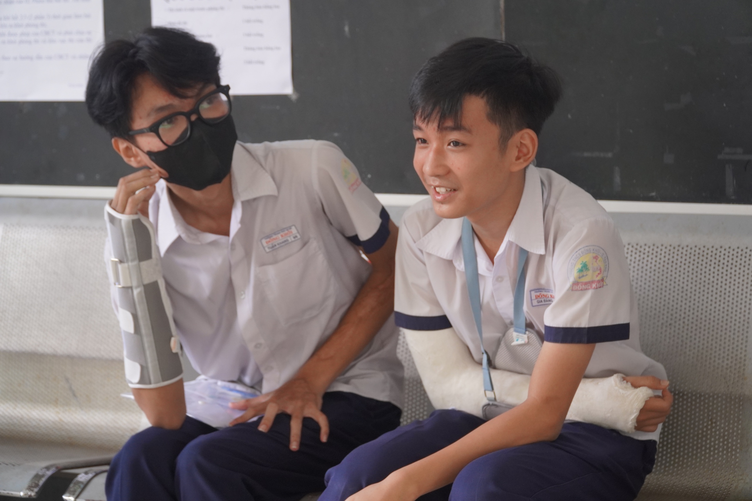 Thi lớp 10 tại TP HCM: Nữ sinh gặp tai nạn g&atilde;y sống lưng sẽ nằm thi ở ph&ograve;ng ri&ecirc;ng- Ảnh 6.