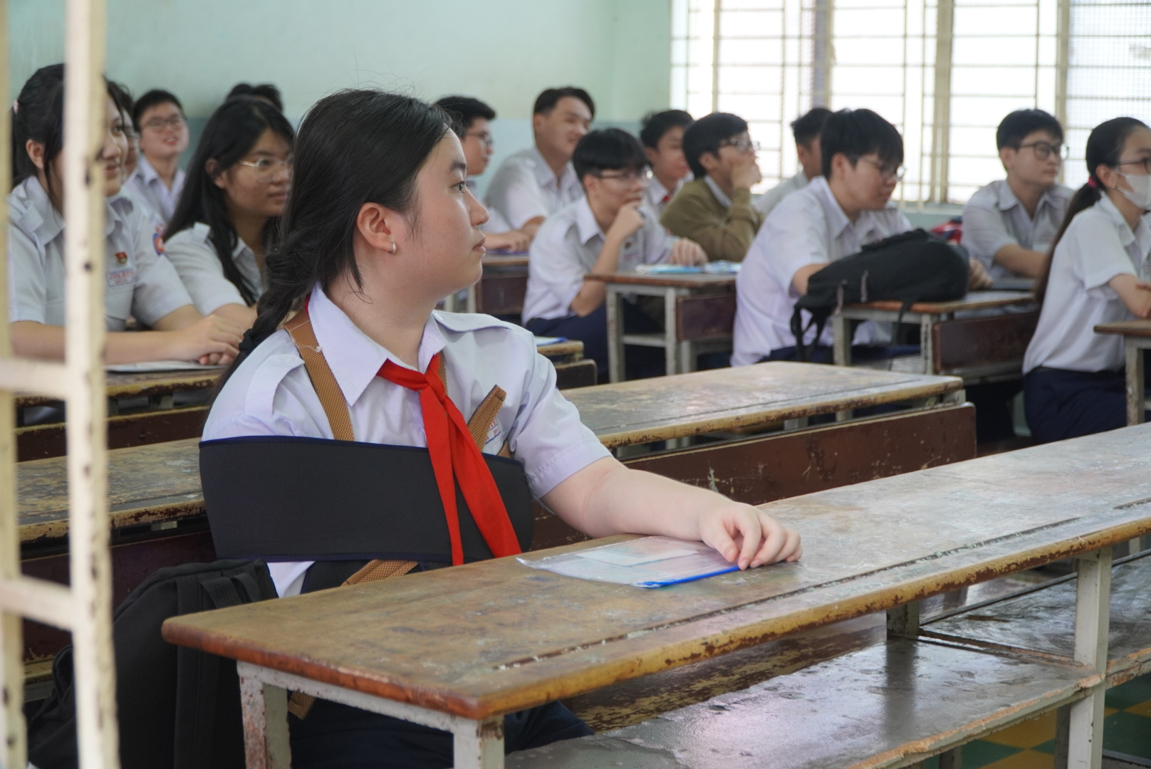 Thi lớp 10 tại TP HCM: Nữ sinh gặp tai nạn g&atilde;y sống lưng sẽ nằm thi ở ph&ograve;ng ri&ecirc;ng- Ảnh 7.