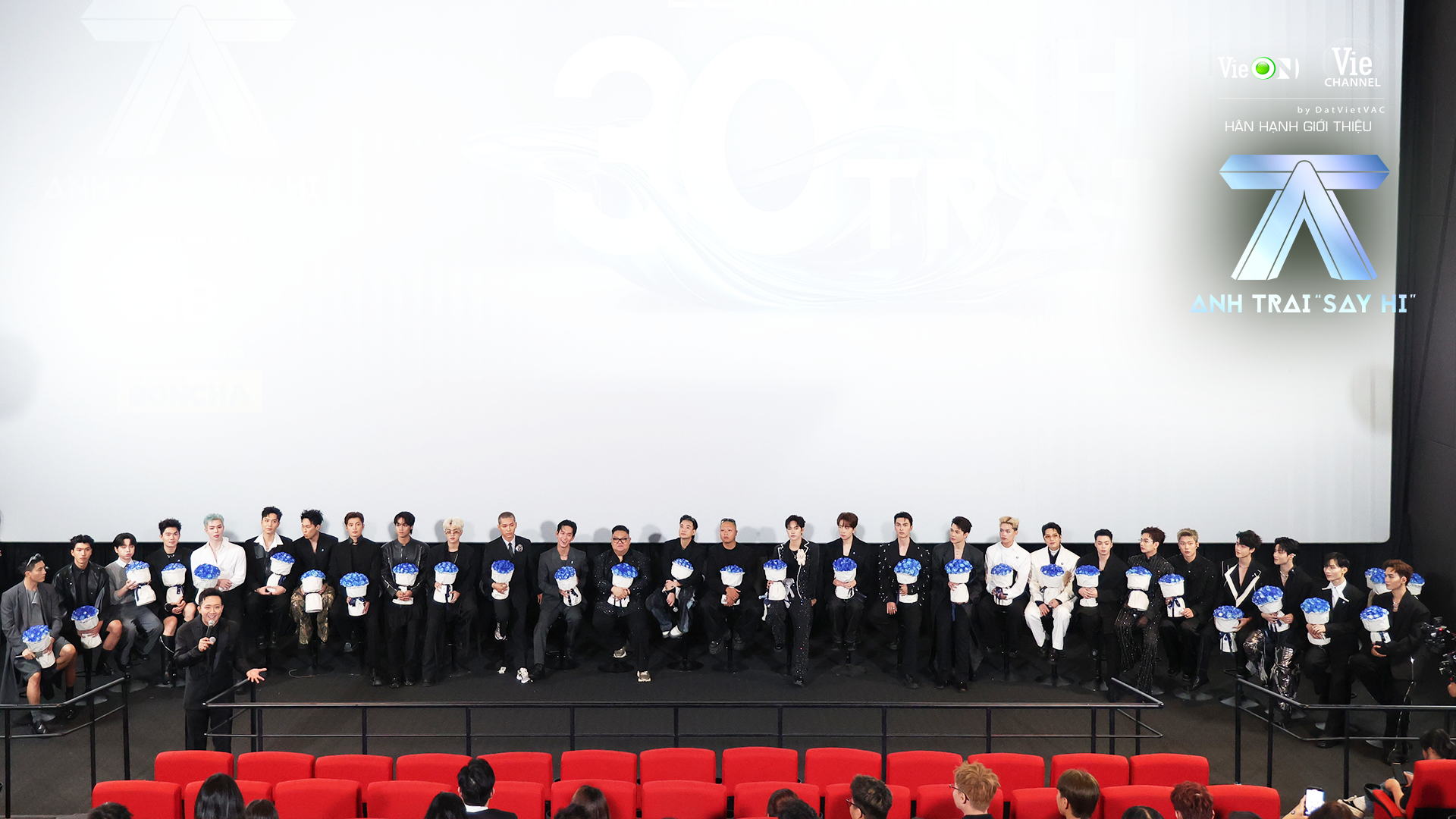 Trấn Thành đọ vẻ soái ca cùng dàn "anh trai"- Ảnh 7.