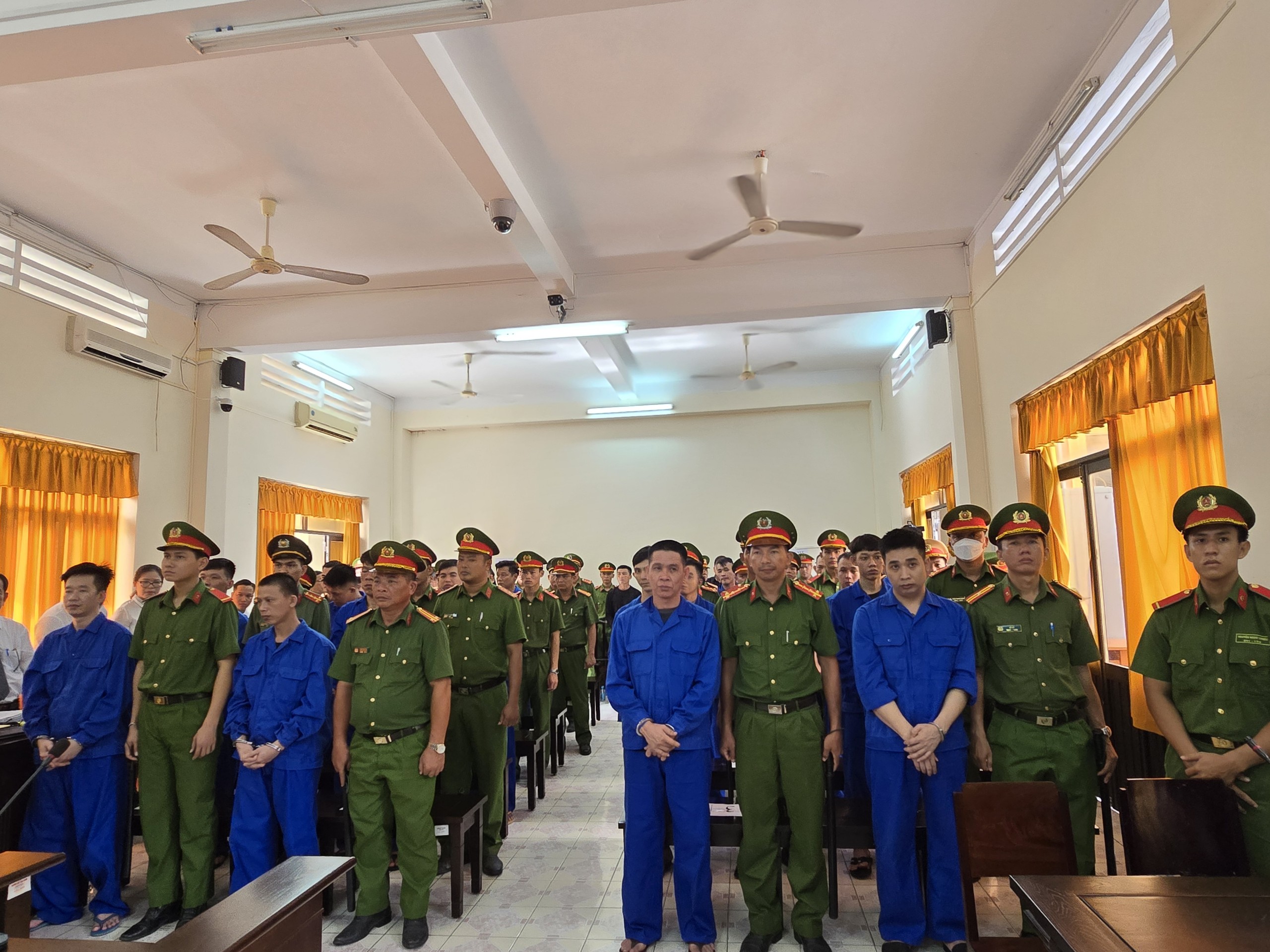 Đang xử phúc thẩm vụ 70 giang hồ ở Phú Quốc bắn nhau tranh chấp đất- Ảnh 1.