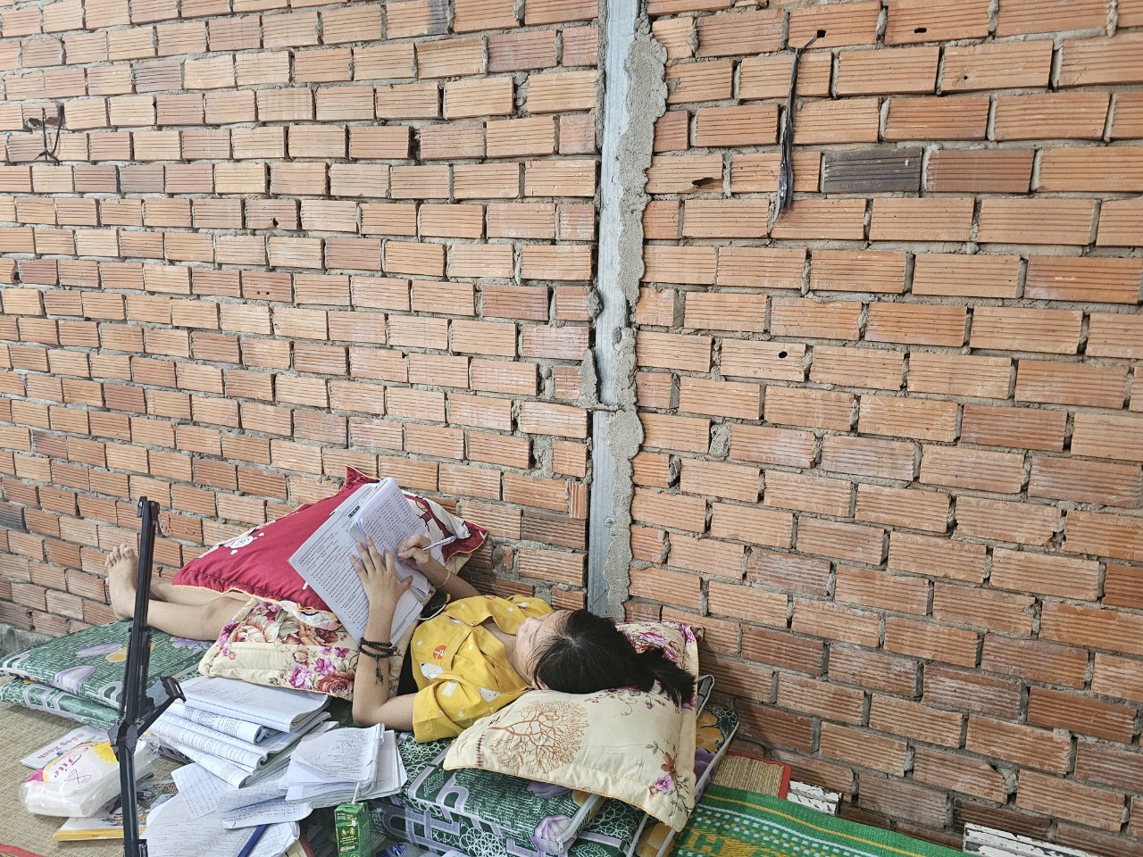 Gi&aacute;m đốc Sở GD-ĐT TP HCM: Xem x&eacute;t tuyển thẳng th&iacute; sinh Nguyễn Thị Yến Nhi v&agrave;o lớp 10 c&ocirc;ng lập- Ảnh 1.