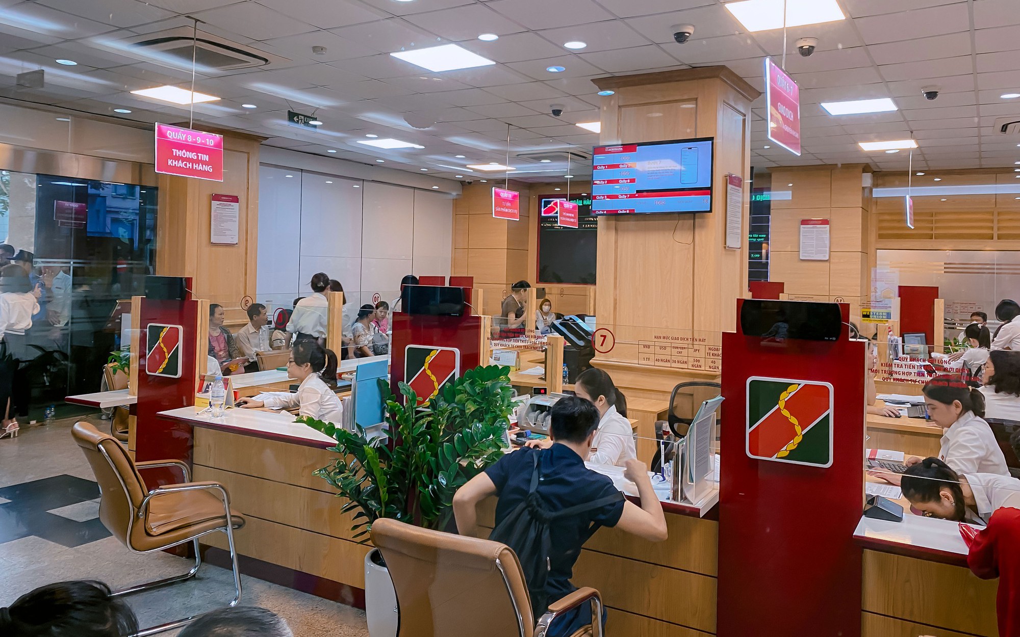 Bán vàng miếng SJC tới bao giờ?