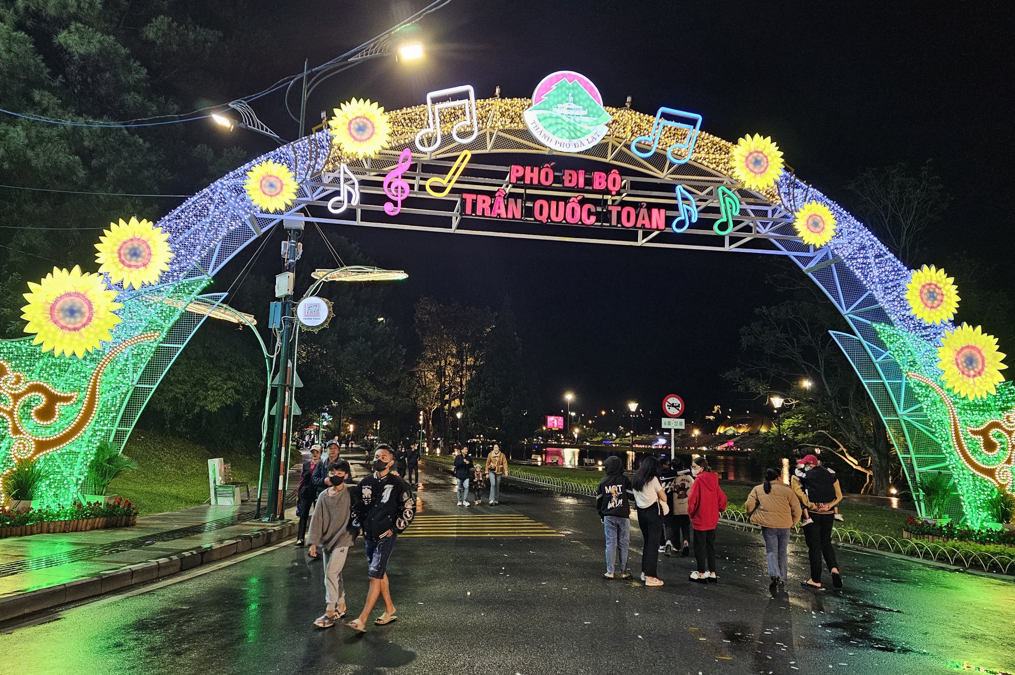 Đ&agrave; Lạt, Đ&agrave; Nẵng khai trương phố đi bộ - Ảnh 8.