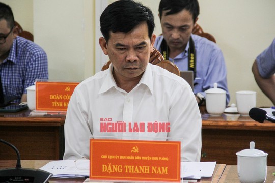 Giao đất kh&ocirc;ng qua đấu gi&aacute;, nguy&ecirc;n chủ tịch huyện bị cắt... bằng khen- Ảnh 1.