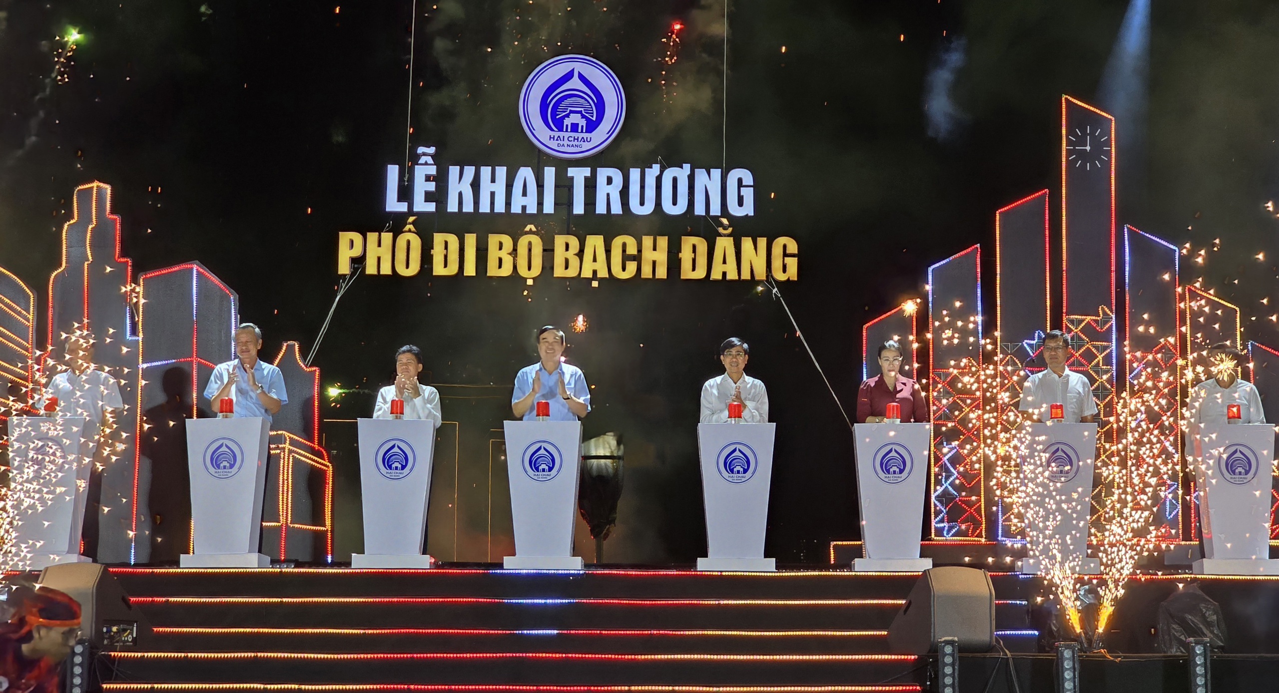 Đ&agrave; Lạt, Đ&agrave; Nẵng khai trương phố đi bộ - Ảnh 1.
