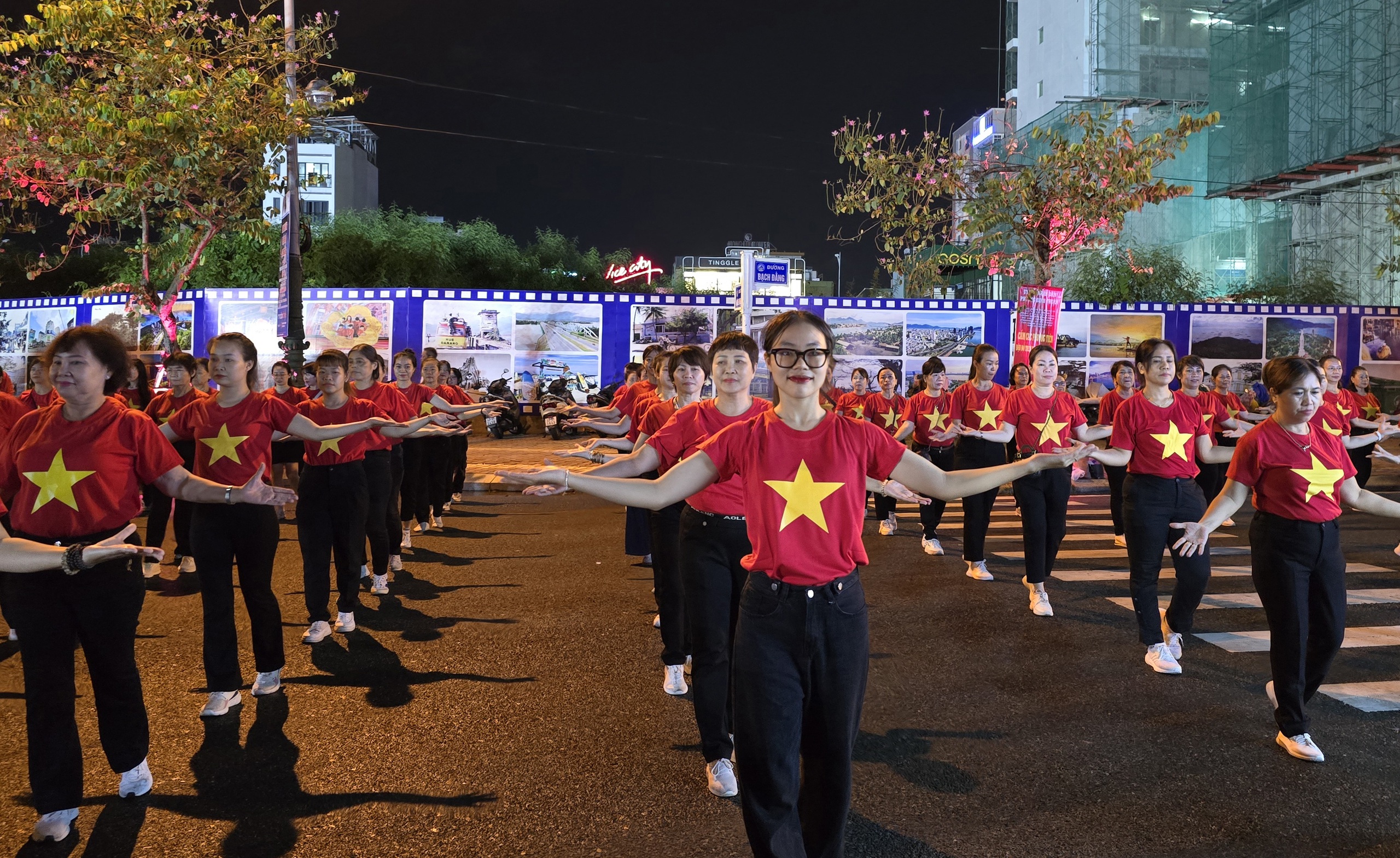 Đ&agrave; Lạt, Đ&agrave; Nẵng khai trương phố đi bộ - Ảnh 4.