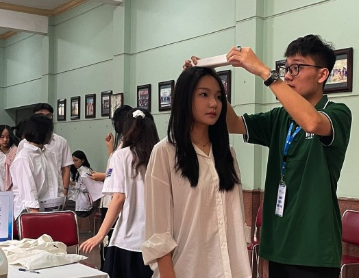 Bỏ y&ecirc;u cầu nam sinh cao 1,65 m v&igrave; Bộ GD-ĐT 