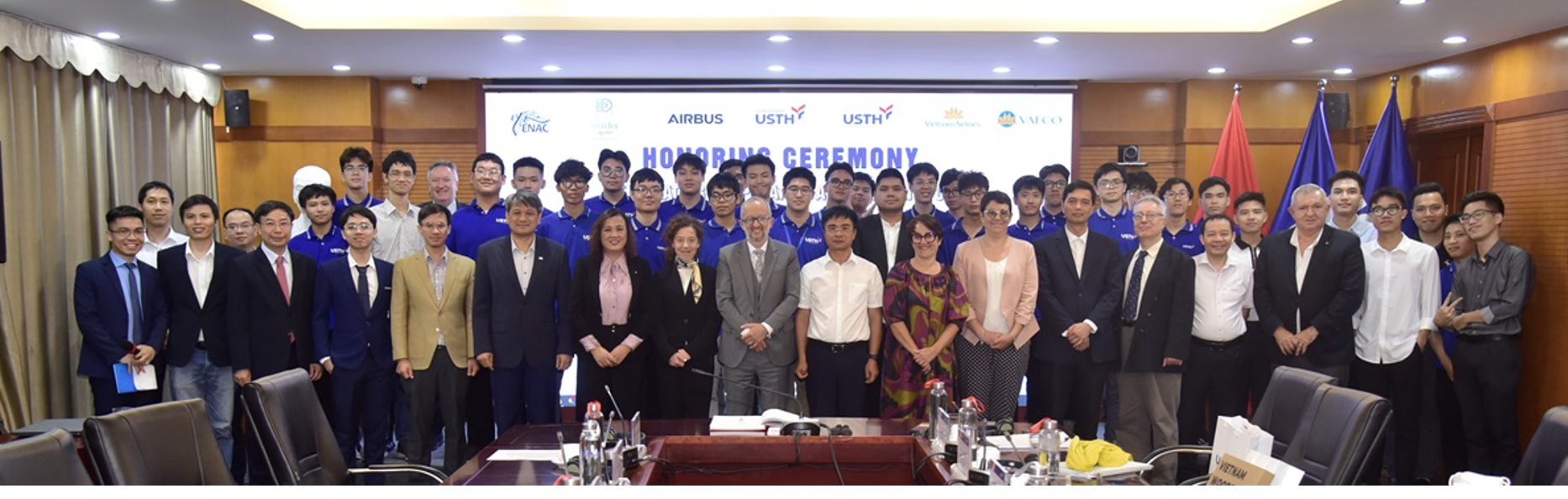 Airbus tham gia ph&aacute;t triển nh&acirc;n lực ng&agrave;nh h&agrave;ng kh&ocirc;ng vũ trụ Việt Nam- Ảnh 2.
