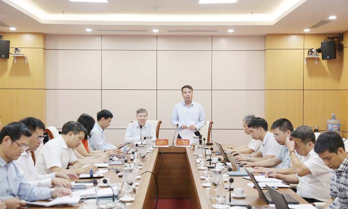 Ông Nguyễn Thế Mạnh, Giám đốc BHXH Việt Nam, chủ trì hội nghị