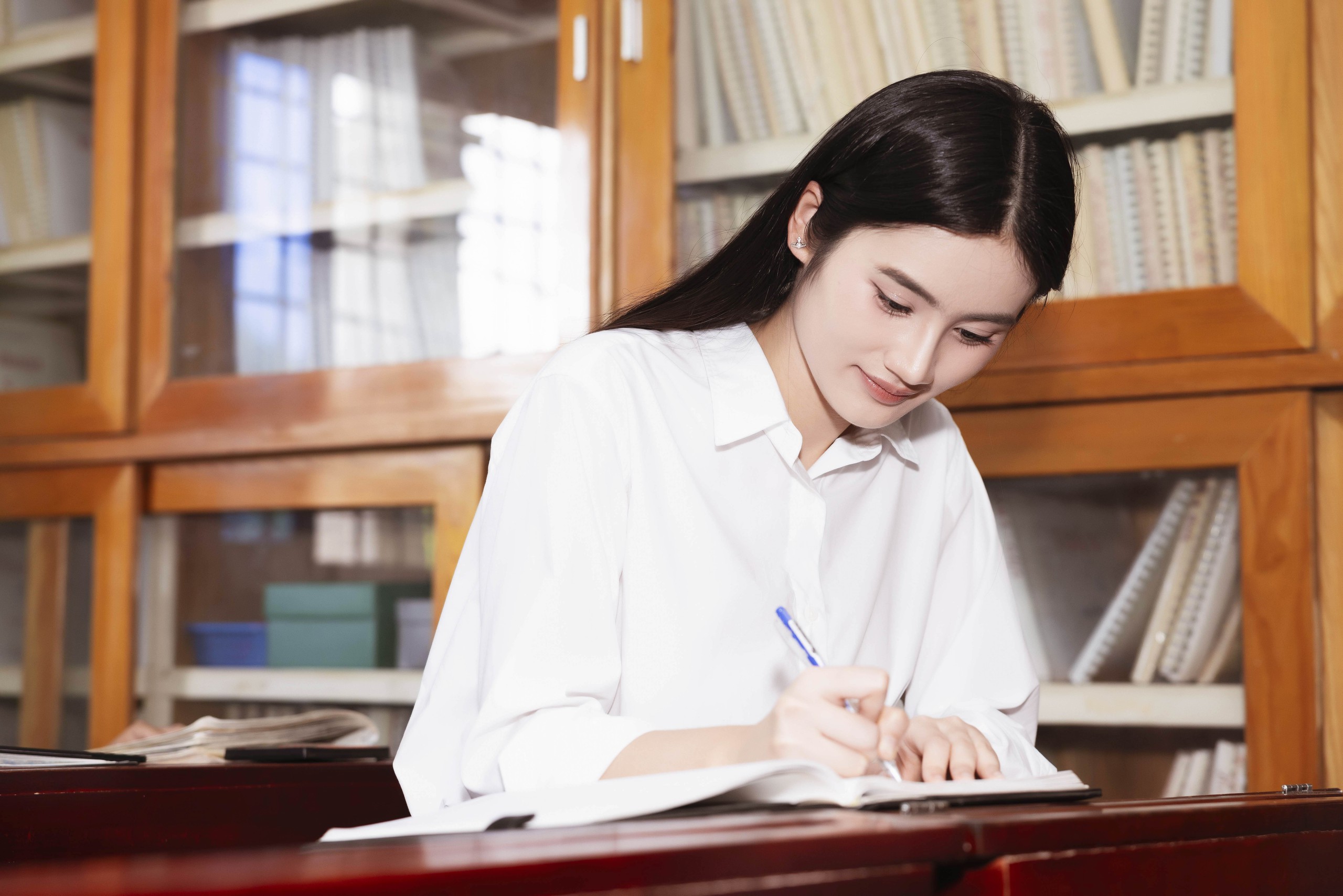 Hoa hậu &Yacute; Nhi t&aacute;i xuất, tr&ocirc;ng thế n&agrave;o so với trước?- Ảnh 2.