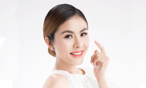 Showbiz Việt: Những người đẹp xin lỗi sau khi g&acirc;y sốc!- Ảnh 5.