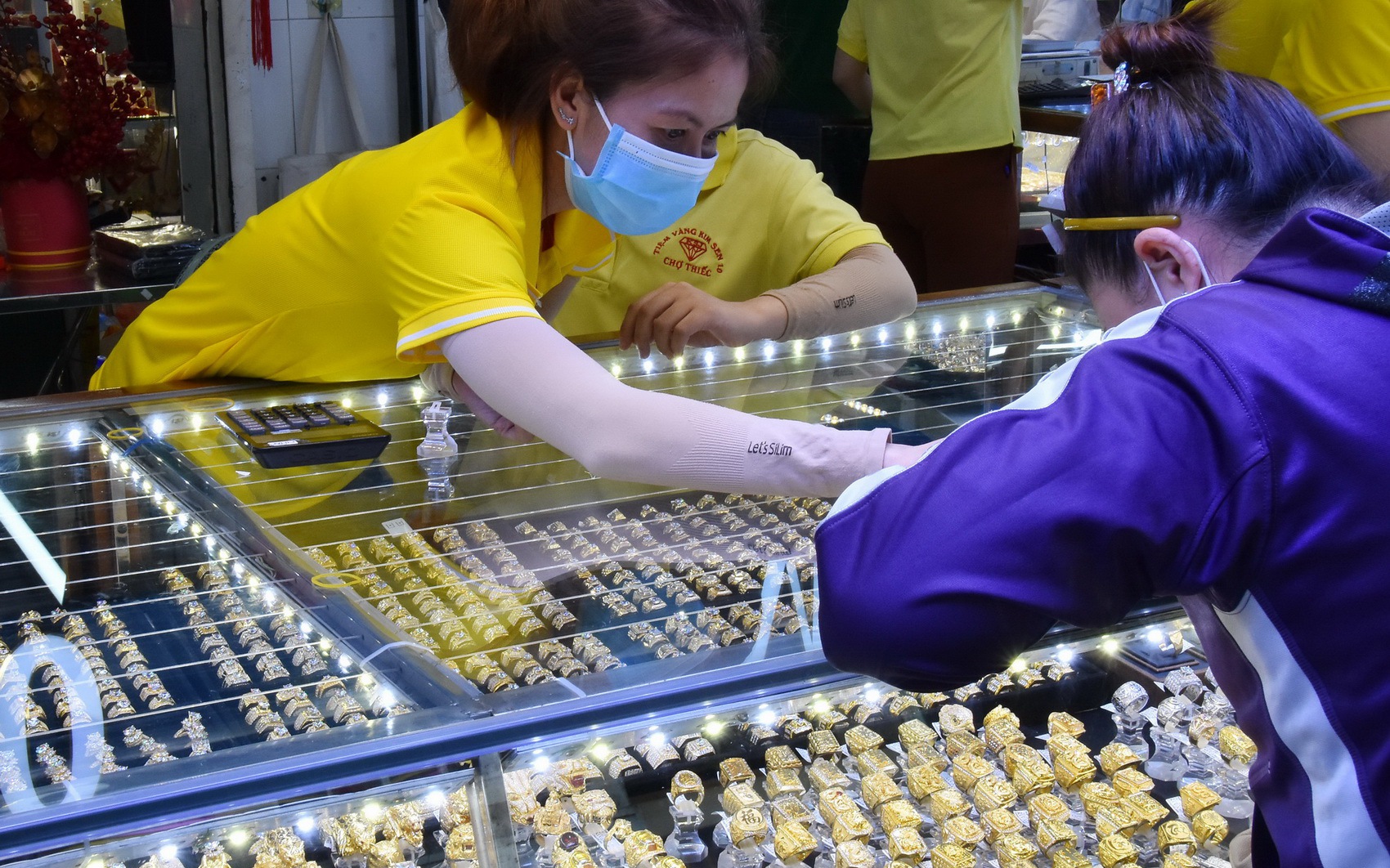 Giá vàng hôm nay, 8-6: Giảm mạnh, nhà đầu tư bán tháo