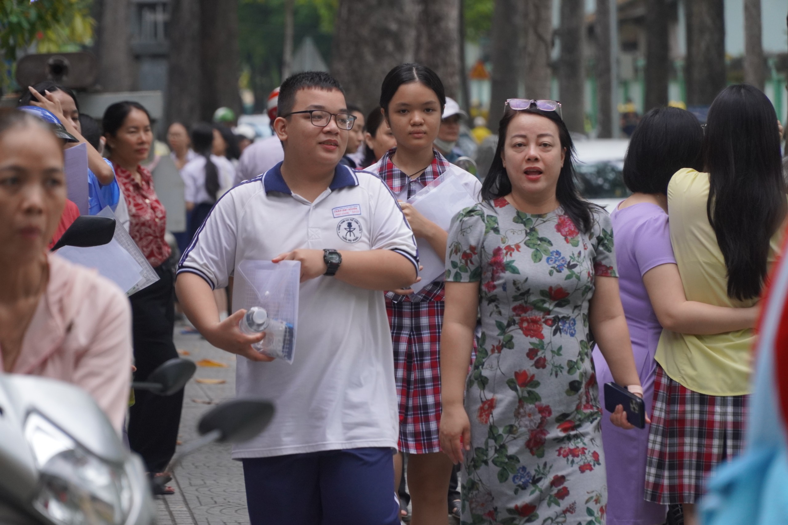 Ng&agrave;y thứ 2 thi lớp 10: Th&iacute; sinh thi to&aacute;n, đ&oacute;n xem gợi &yacute; giải đề- Ảnh 7.